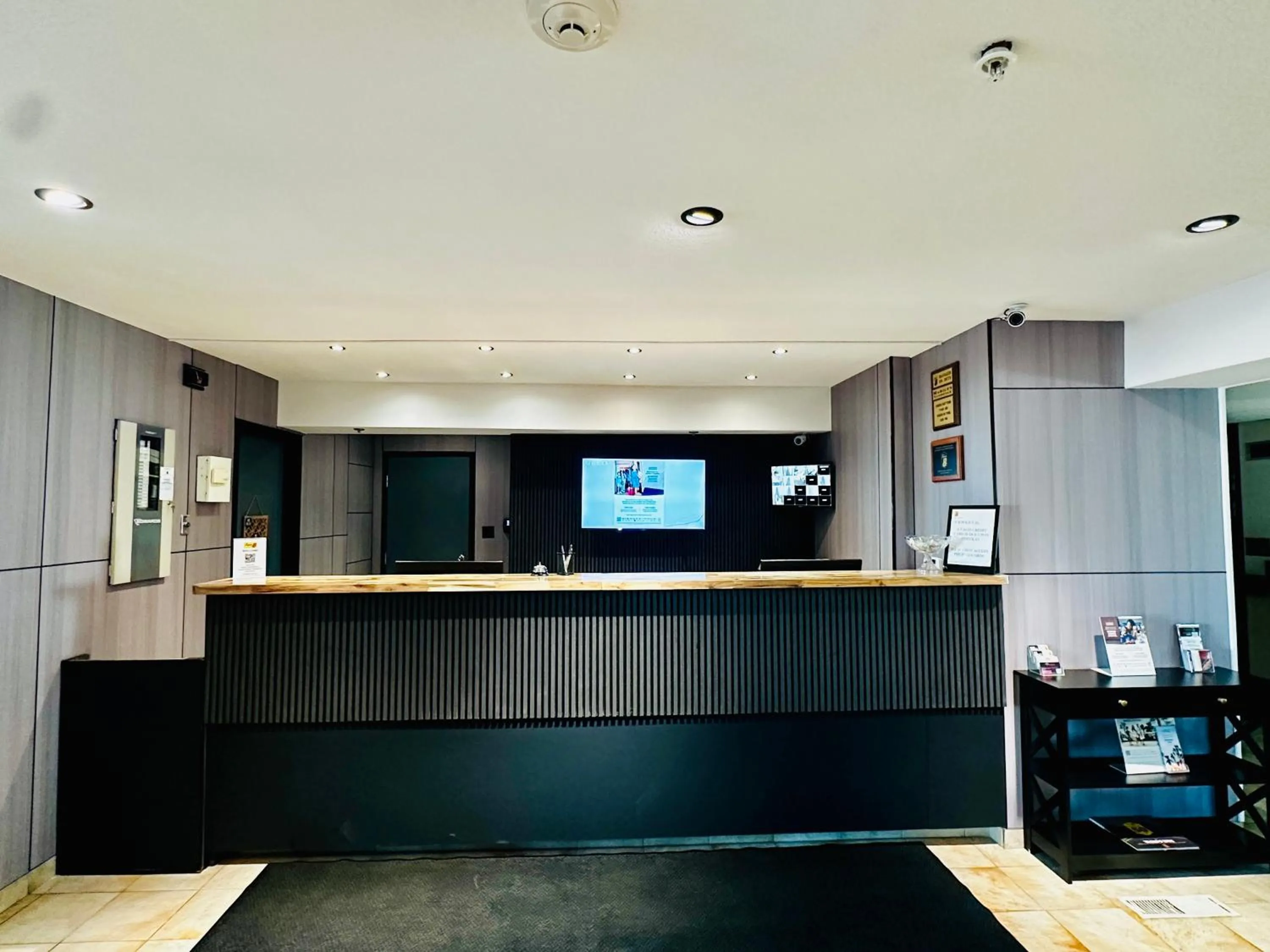 Lobby or reception in Super 8 by Wyndham Whitecourt