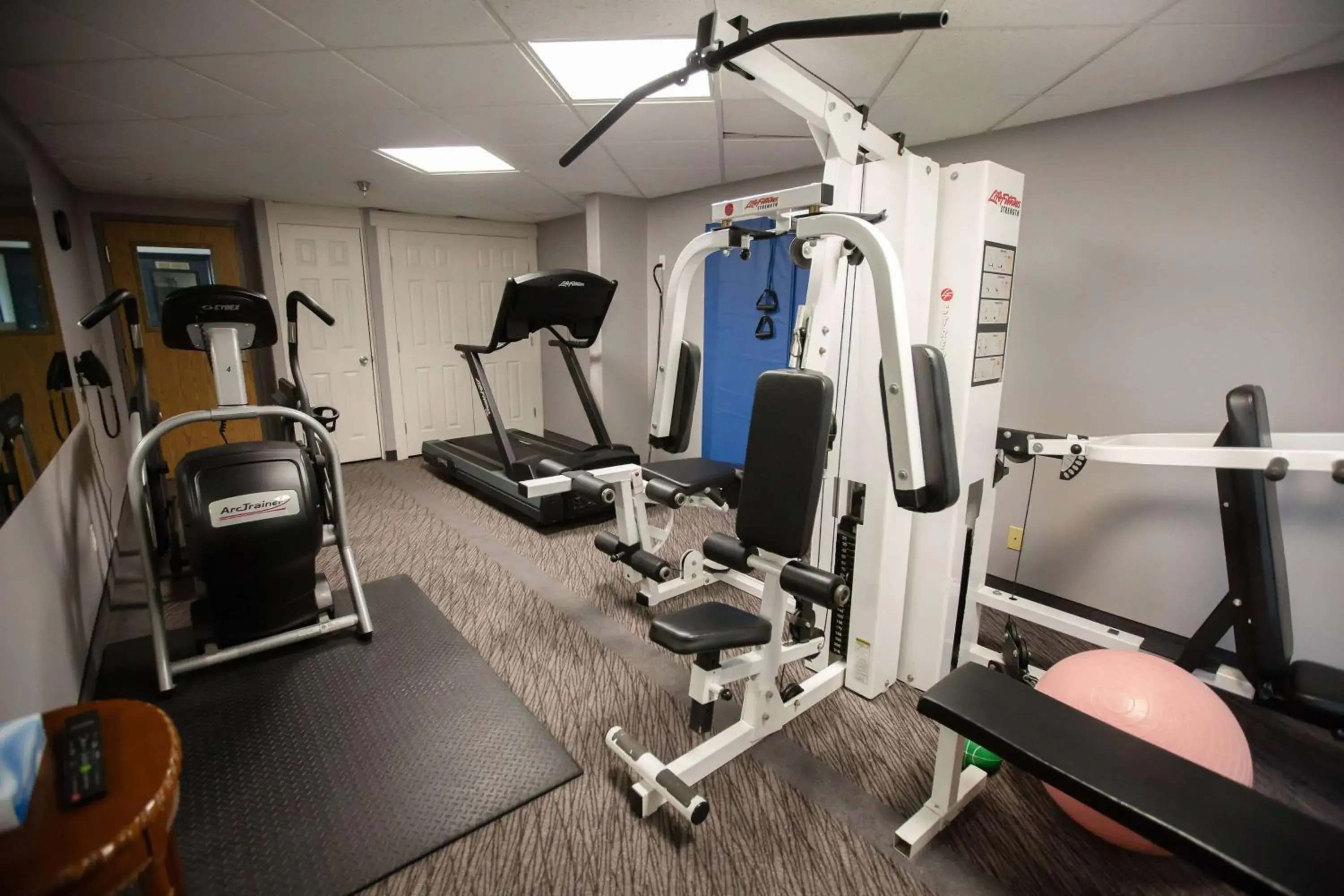 Fitness centre/facilities in Super 8 by Wyndham Whitecourt Fitness centre/facilities in Super 8 by Wyndham Whitecourt