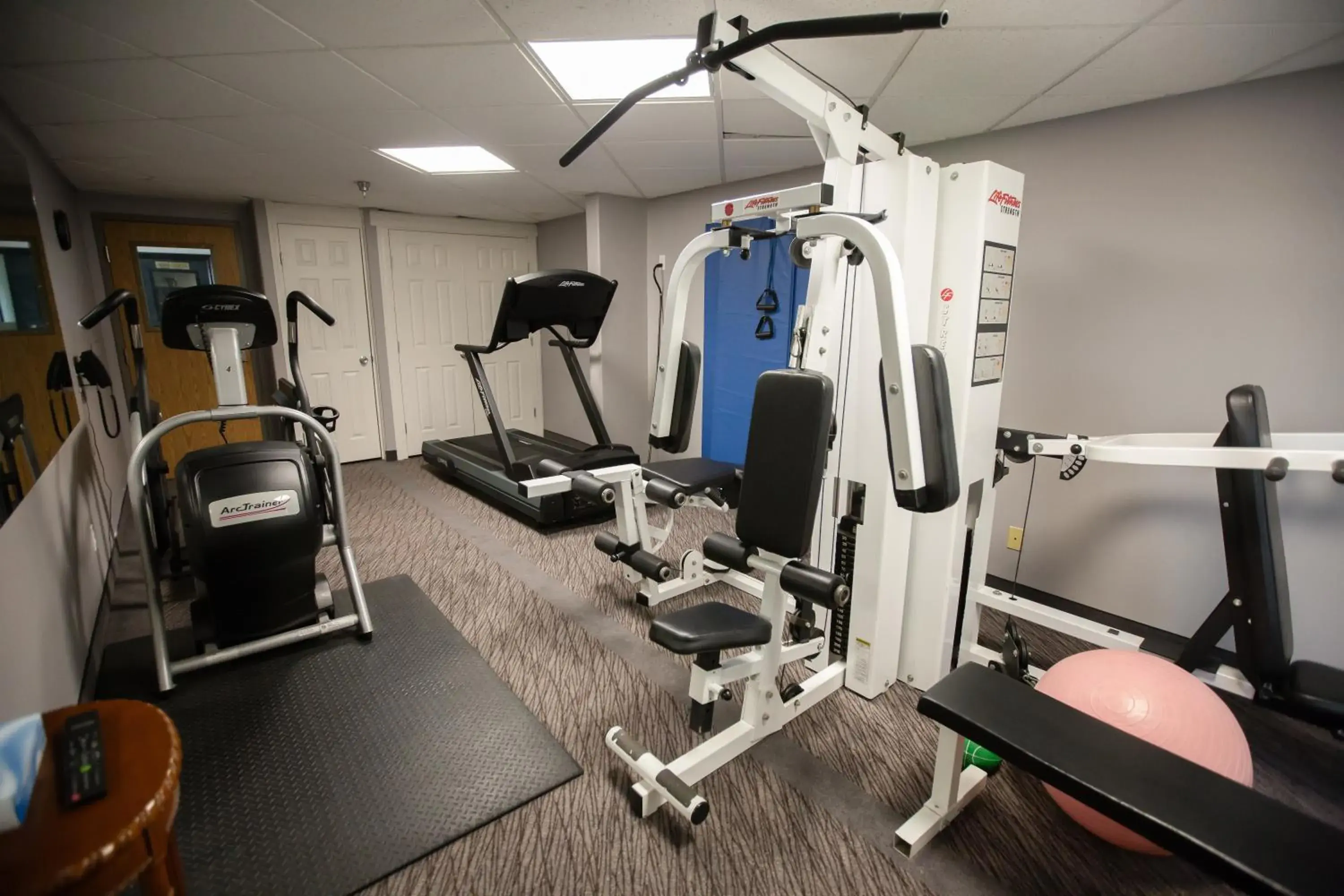 Fitness centre/facilities in Super 8 by Wyndham Whitecourt Fitness centre/facilities in Super 8 by Wyndham Whitecourt