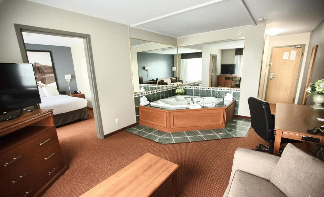 Living room, Bed in Super 8 by Wyndham Whitecourt