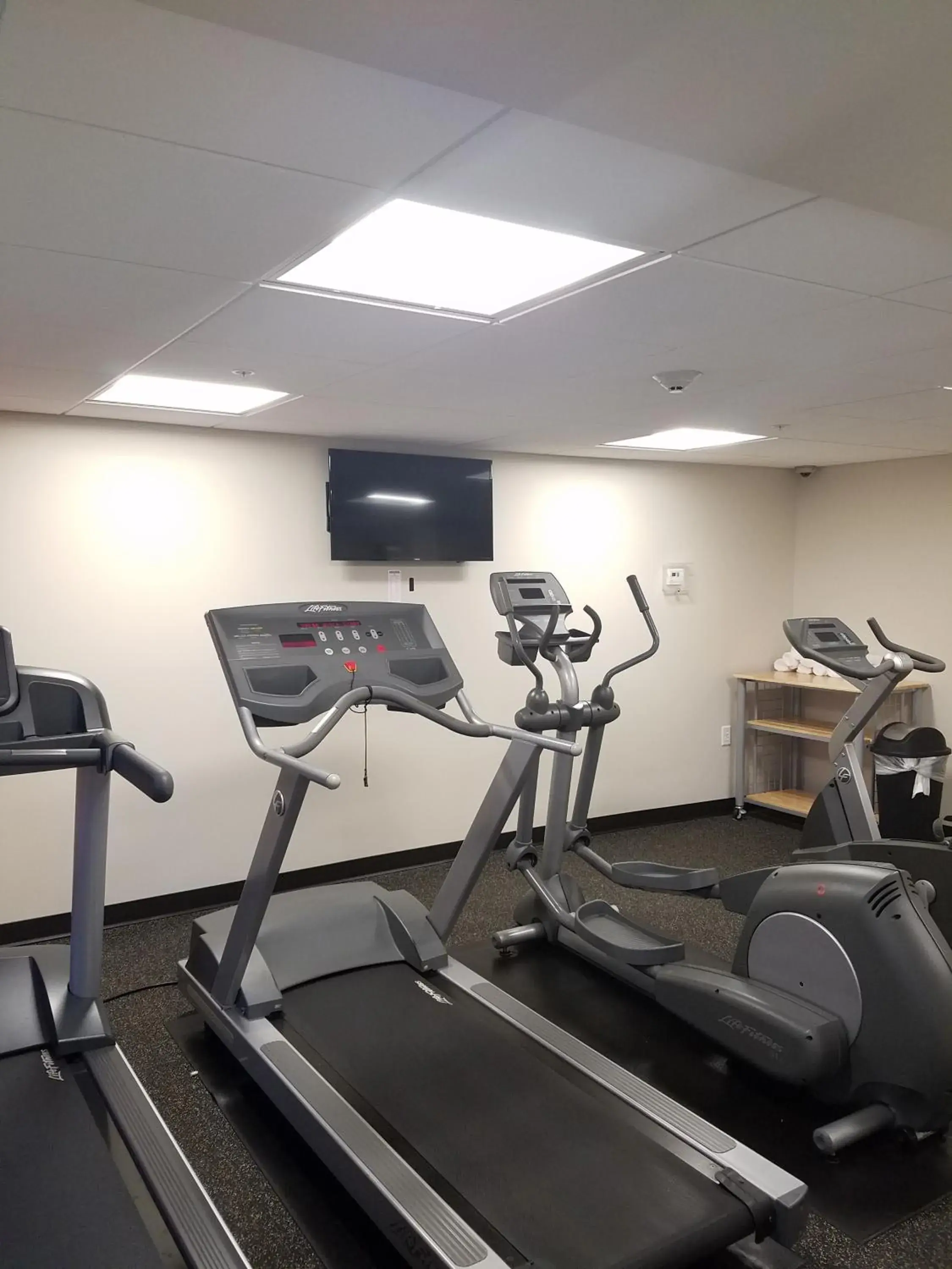 Fitness centre/facilities in Ramada by Wyndham Minneapolis Golden Valley Fitness centre/facilities in Ramada by Wyndham Minneapolis Golden Valley
