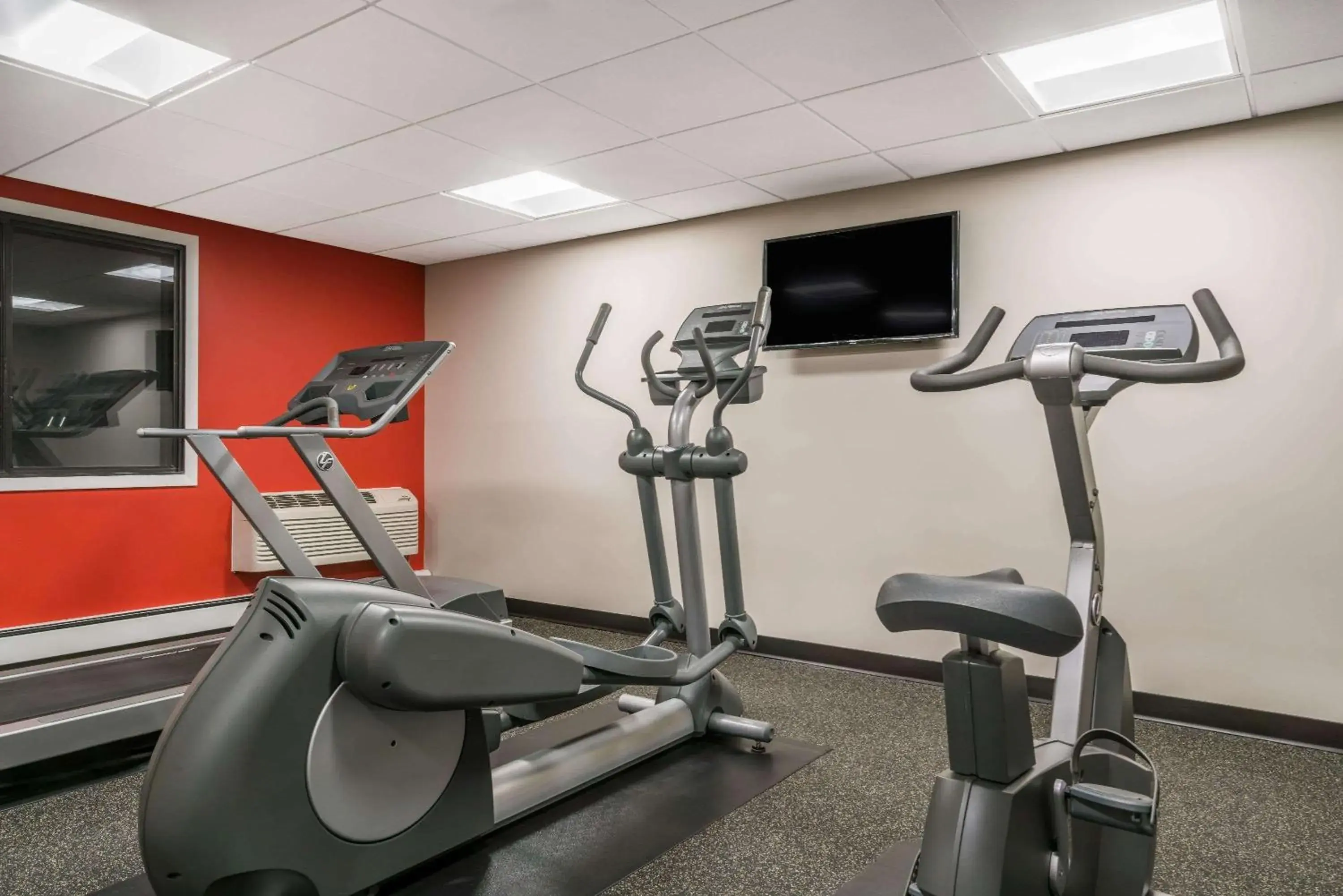 Fitness centre/facilities in Ramada by Wyndham Minneapolis Golden Valley Fitness centre/facilities in Ramada by Wyndham Minneapolis Golden Valley