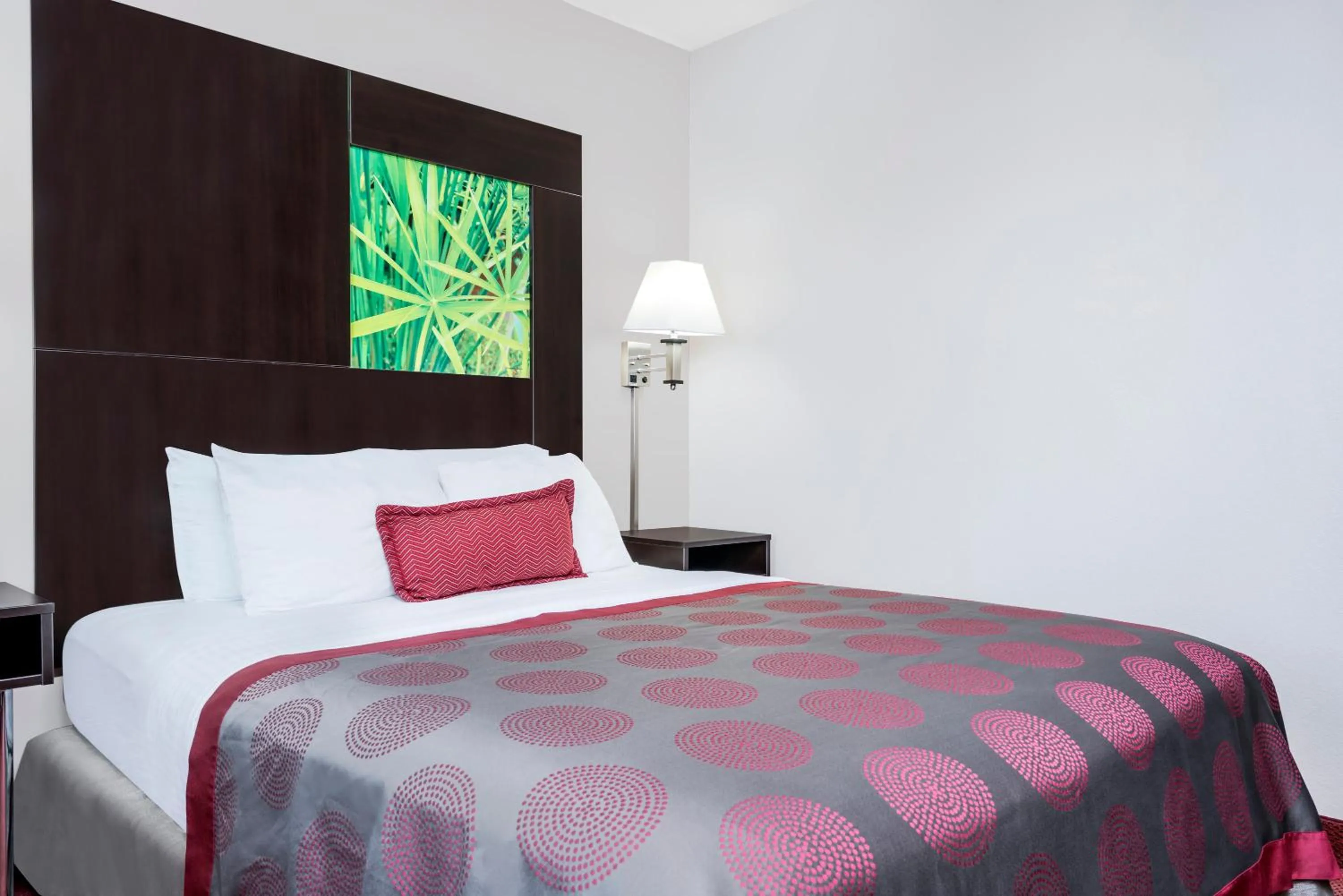 Bedroom, Bed in Ramada by Wyndham Minneapolis Golden Valley