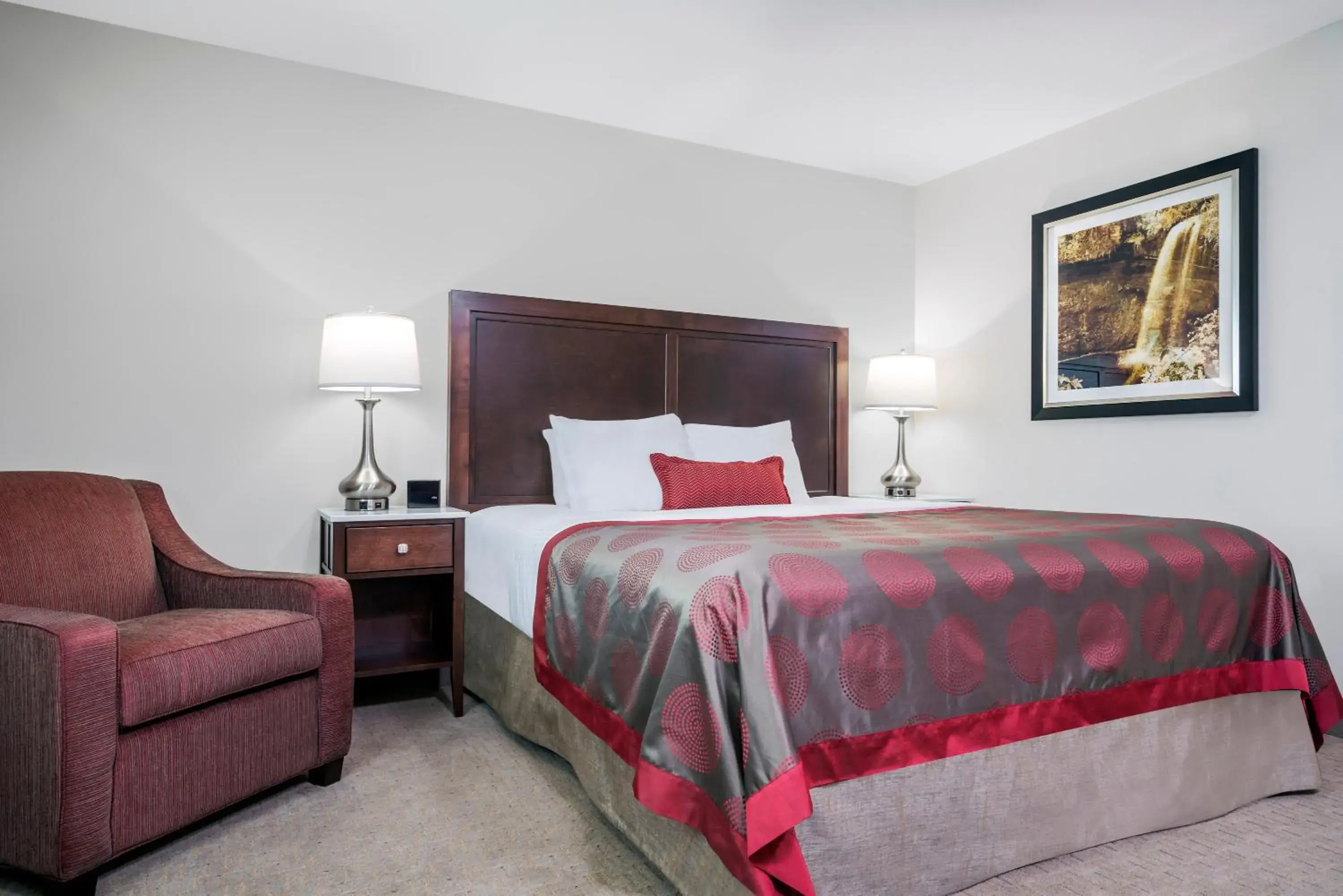 Bed in Ramada by Wyndham Minneapolis Golden Valley Bed in Ramada by Wyndham Minneapolis Golden Valley
