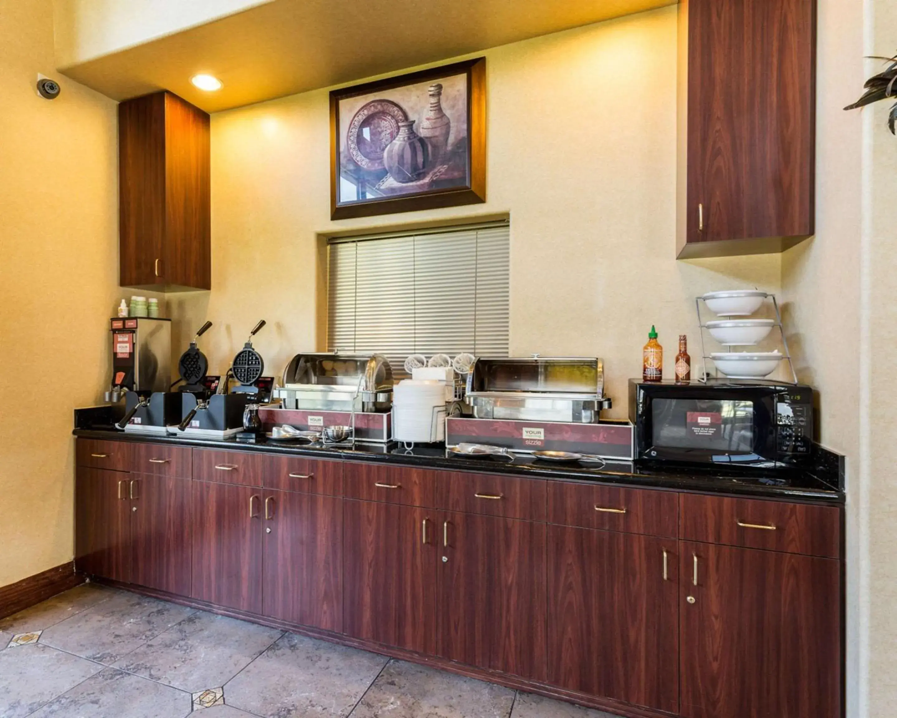 Restaurant/places to eat, Kitchen/Kitchenette in Comfort Suites Near Nasa - Clear Lake