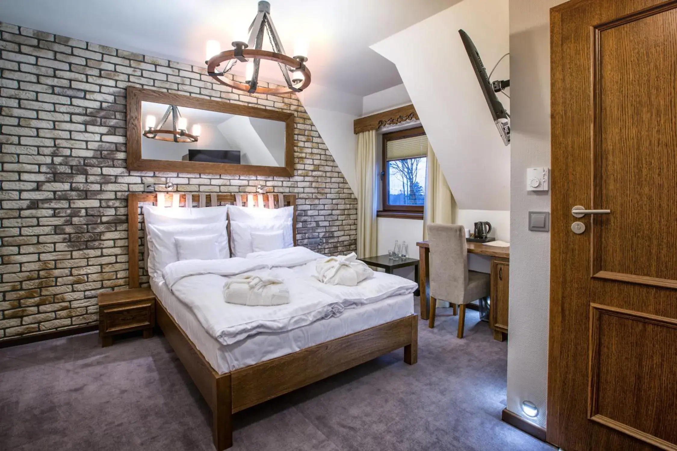 Economy Double Room - single occupancy in Hotel & Spa **** Kasztel Uniejów Economy Double Room - single occupancy in Hotel & Spa **** Kasztel Uniejów