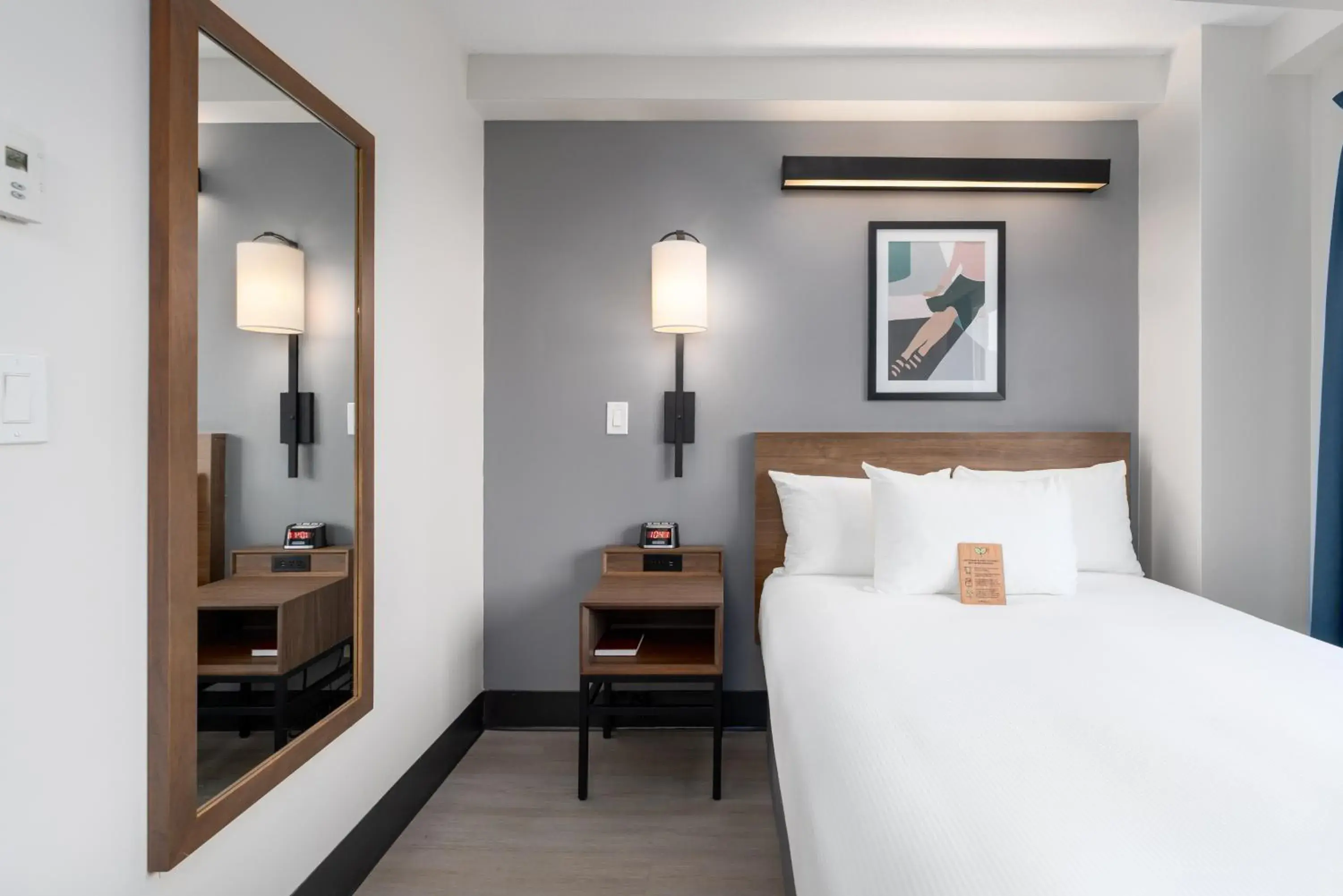 Double Room with Shared Bathroom in YWCA Hotel Vancouver Double Room with Shared Bathroom in YWCA Hotel Vancouver