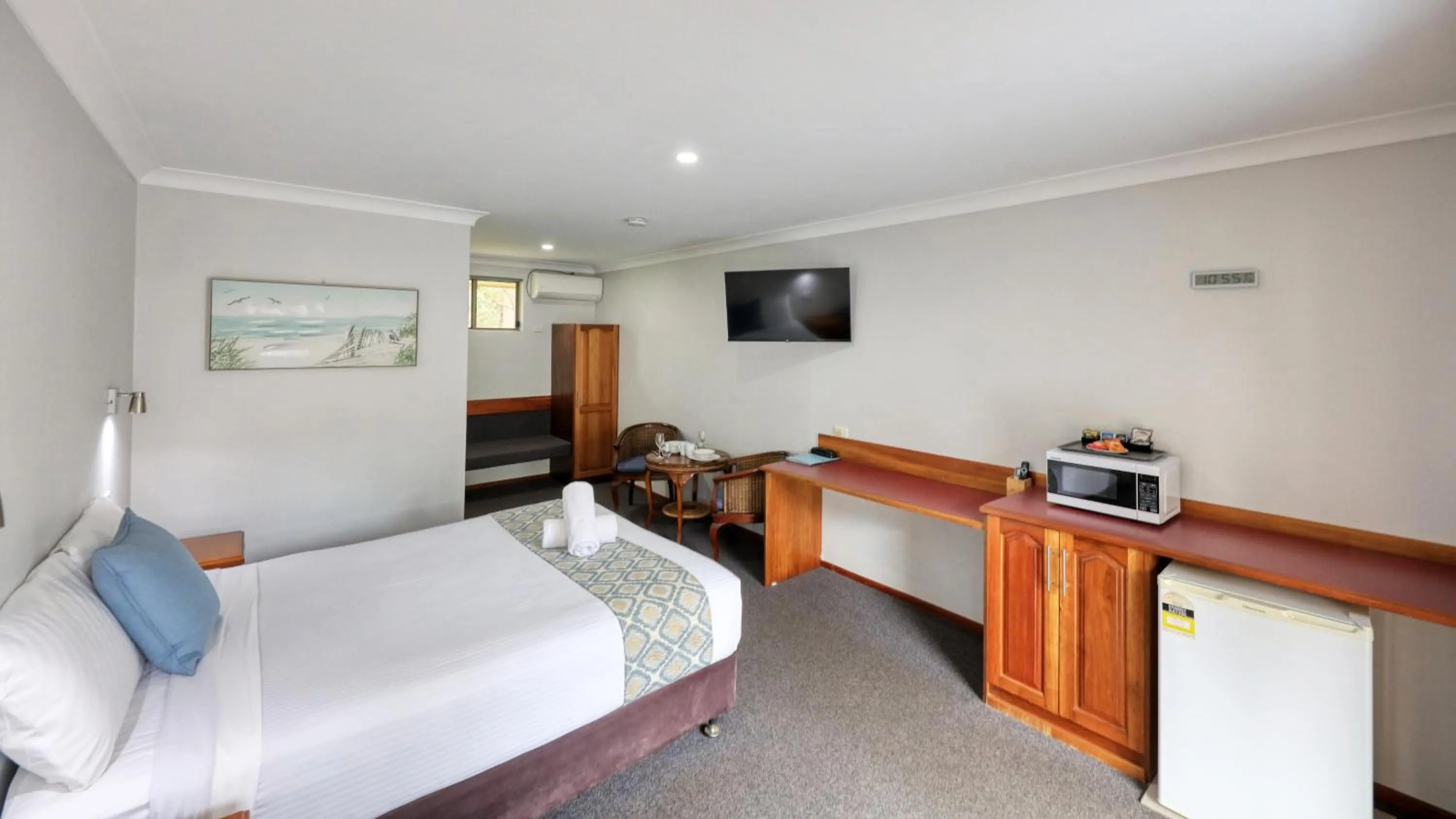 Photo of the whole room, Bed in Kempsey Powerhouse Motel