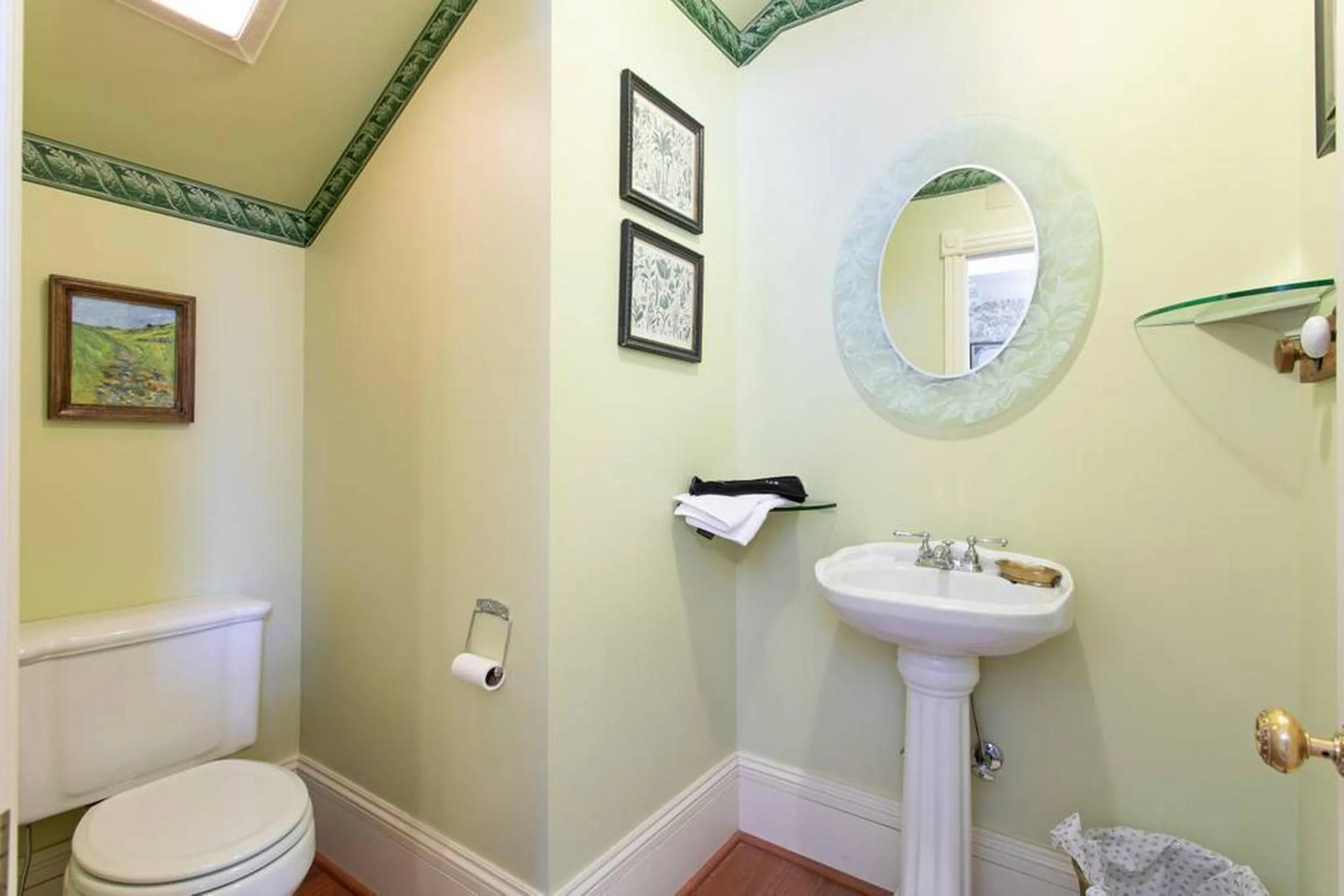 Toilet in Rose Street Bed & Breakfast