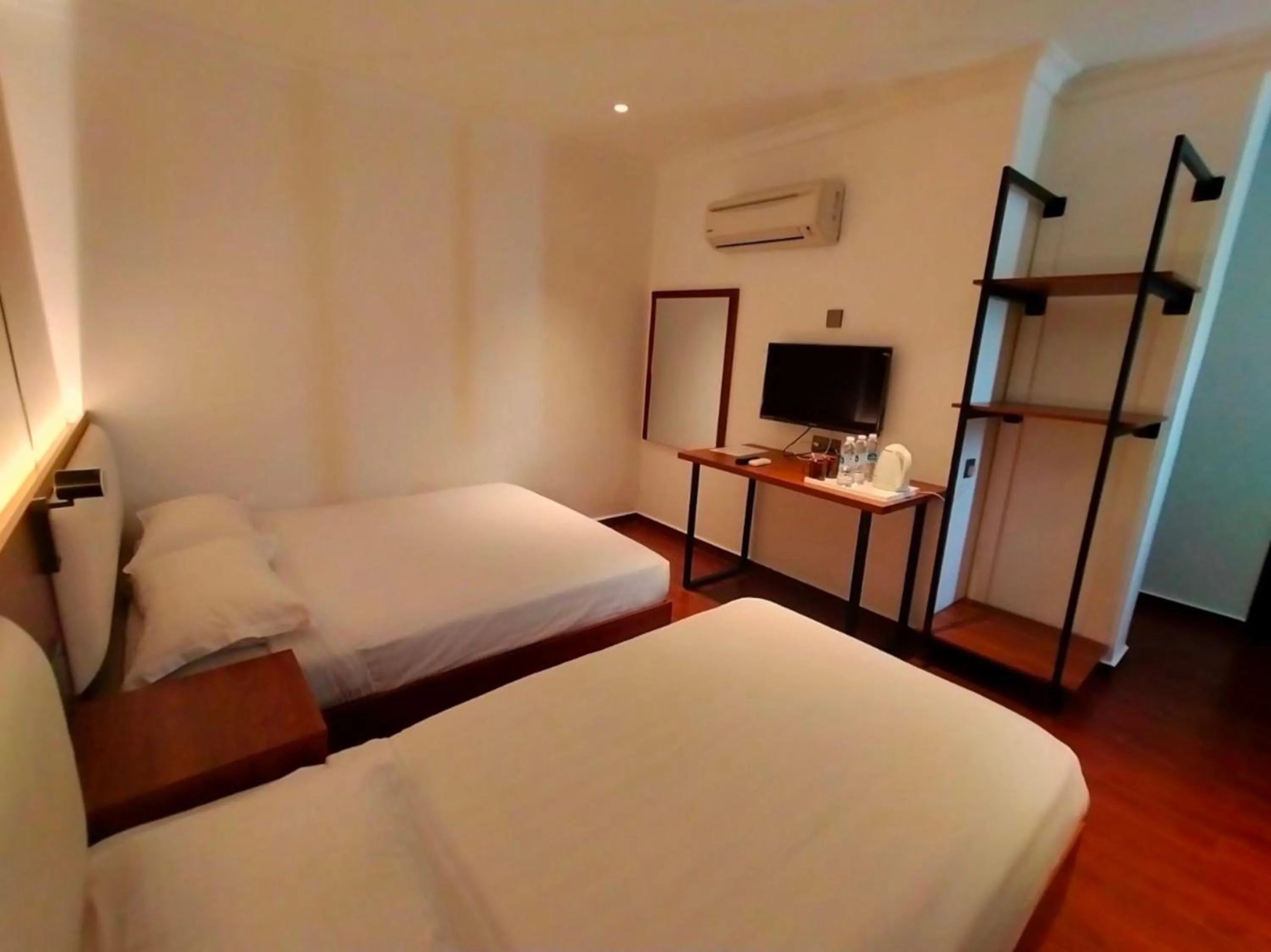 Bedroom, Bed in Hotel O GHC Near Penang Street Art Formerly Queen City Hotel