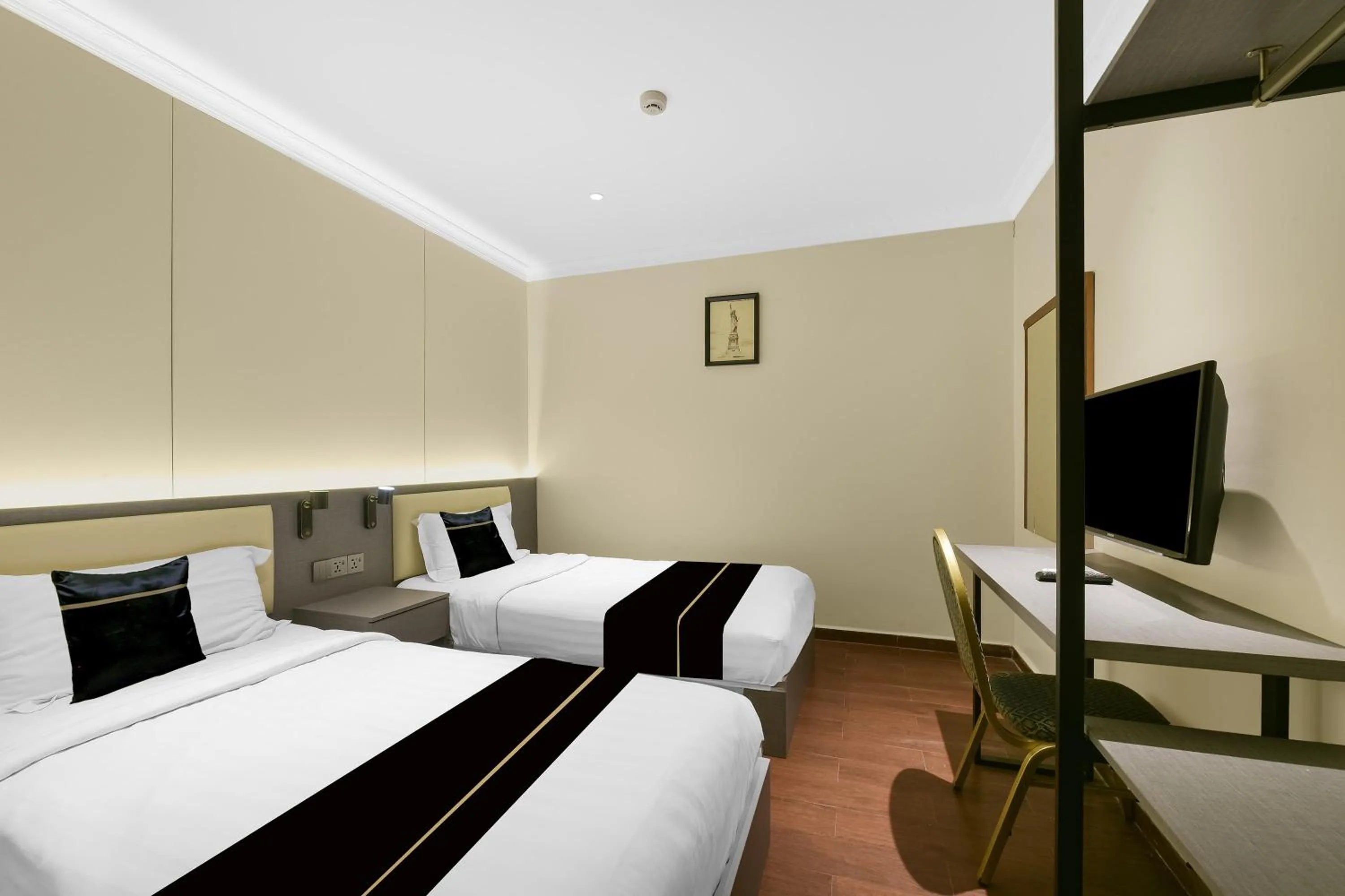 Bedroom, Bed in Collection O GHC Near Penang Street Art Formerly Queen City Hotel