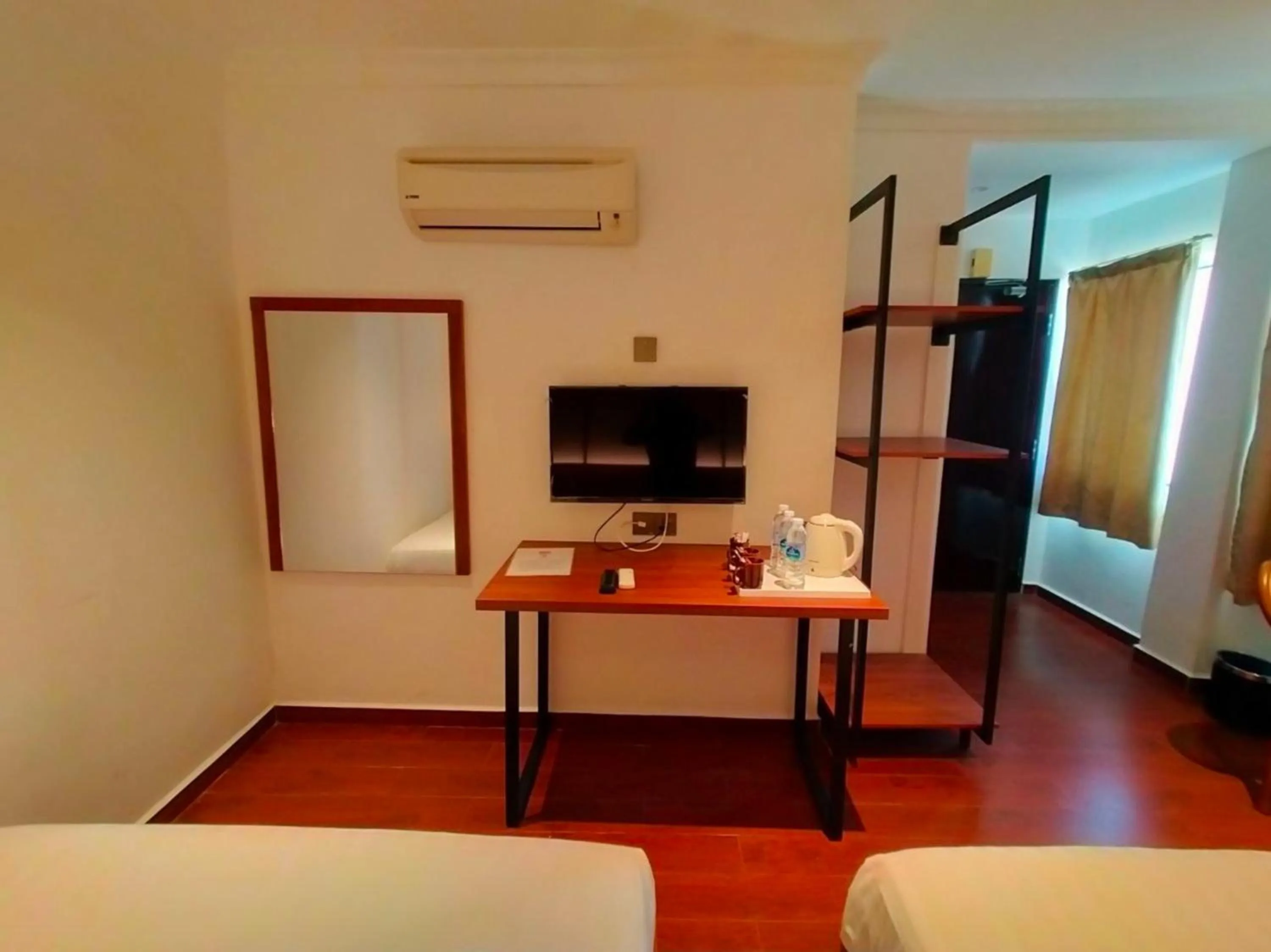 Bedroom, Bed in Hotel O GHC Near Penang Street Art Formerly Queen City Hotel