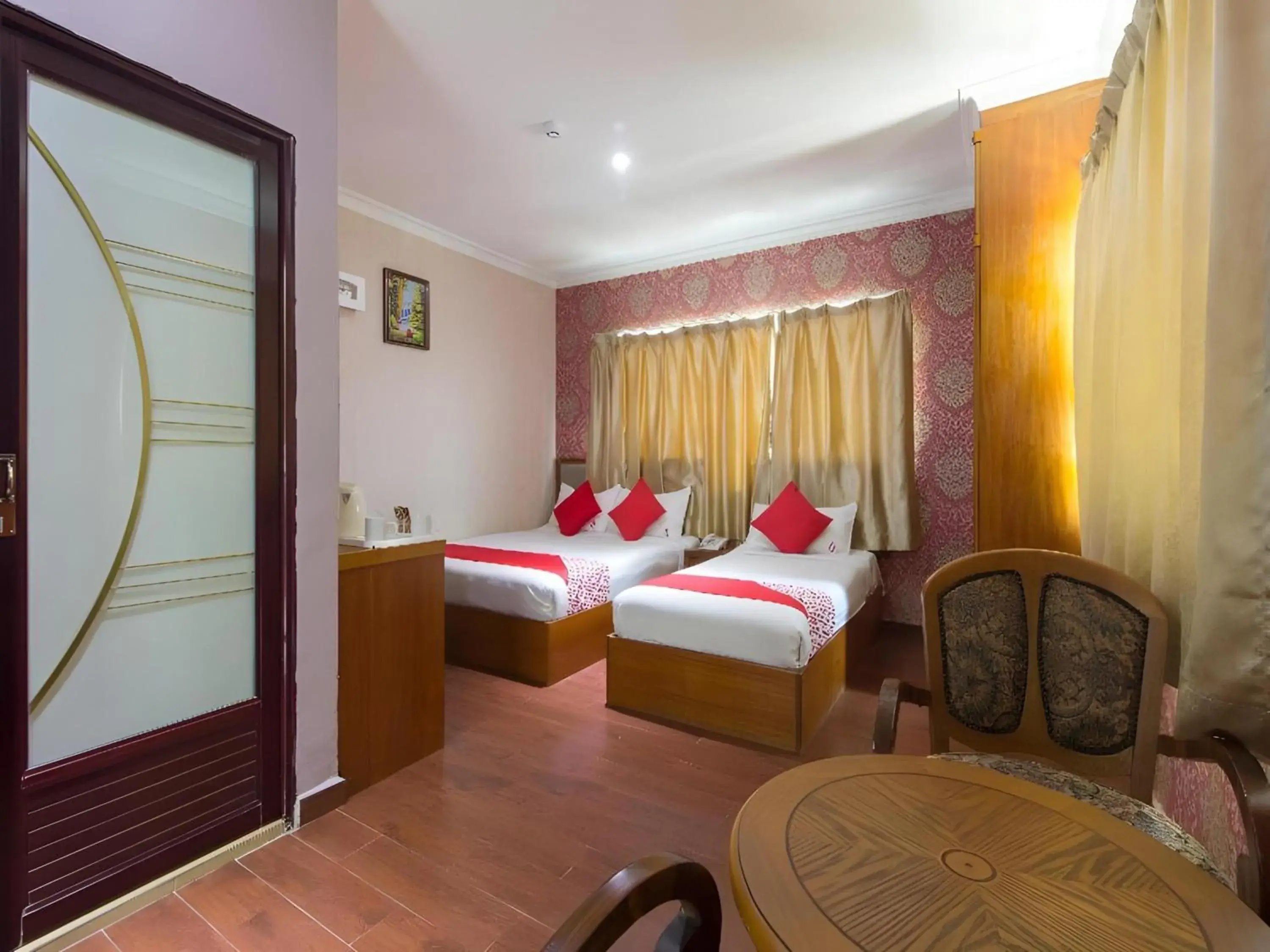 Superior Suite in Super OYO 998 Queen City Hotel Superior Suite in Super OYO 998 Queen City Hotel