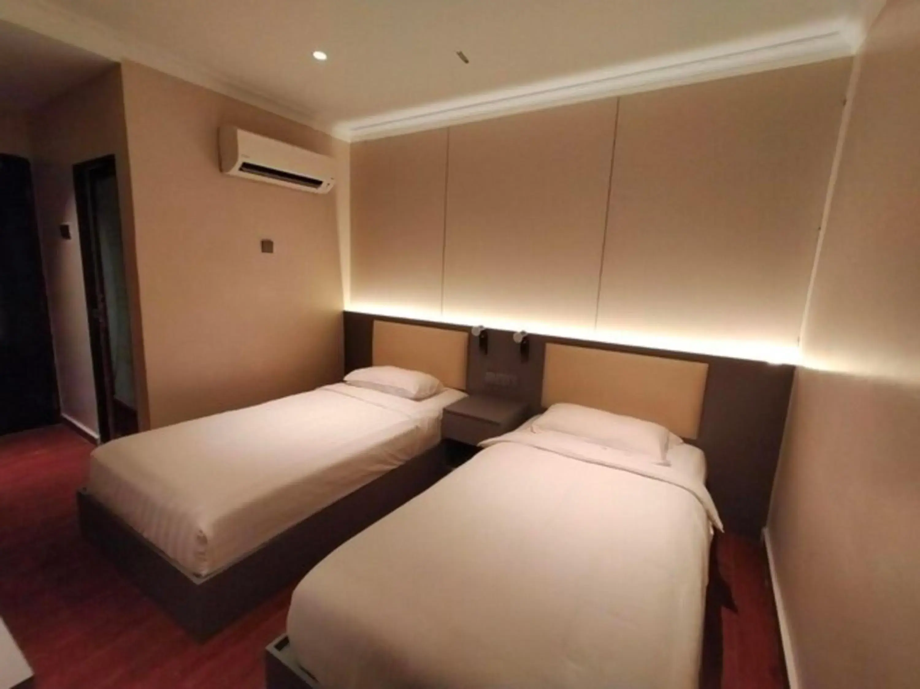 Bedroom, Bed in Hotel O GHC Near Penang Street Art Formerly Queen City Hotel Bedroom, Bed in Hotel O GHC Near Penang Street Art Formerly Queen City Hotel