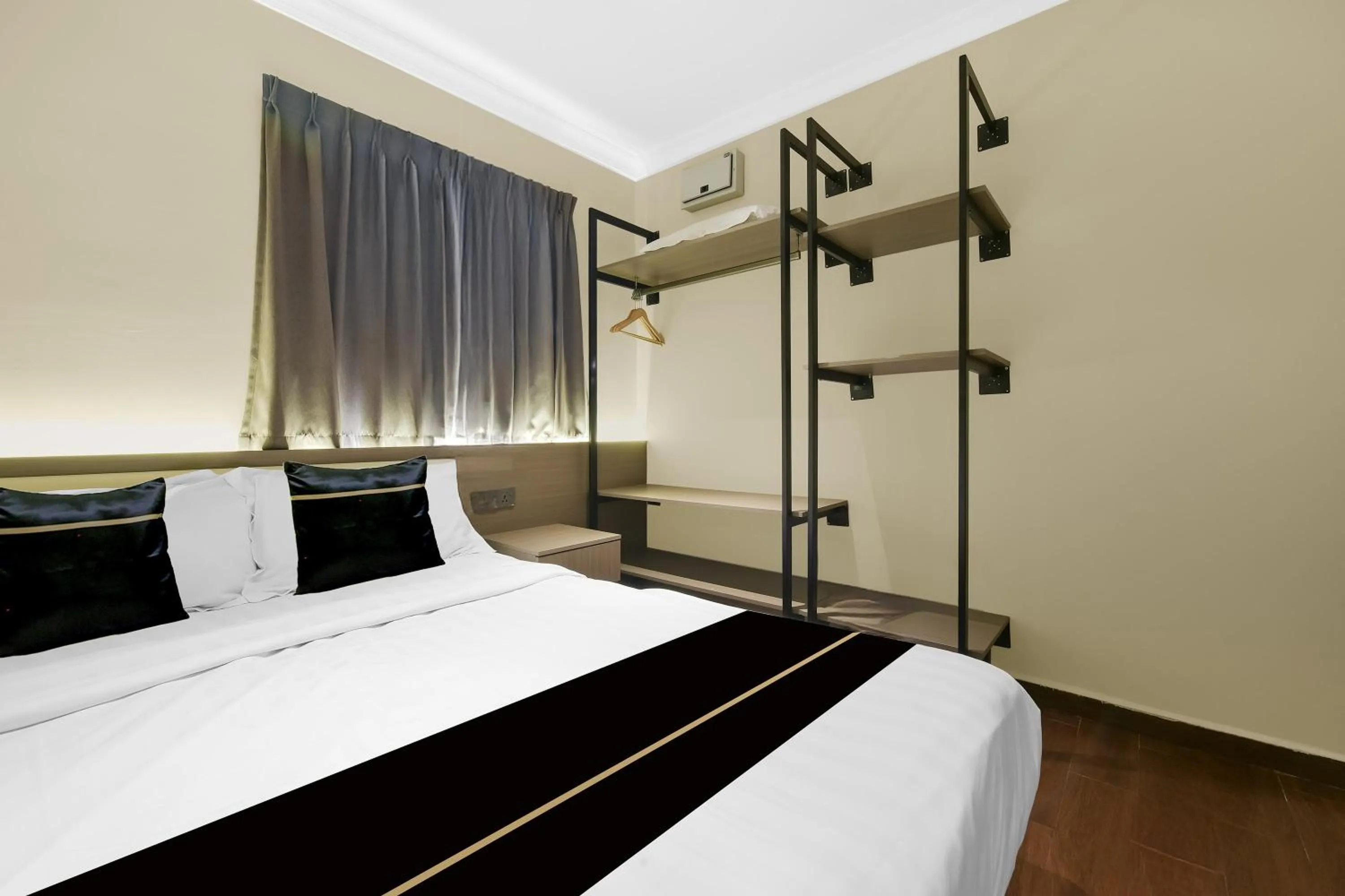 Bedroom, Bed in Collection O GHC Near Penang Street Art Formerly Queen City Hotel