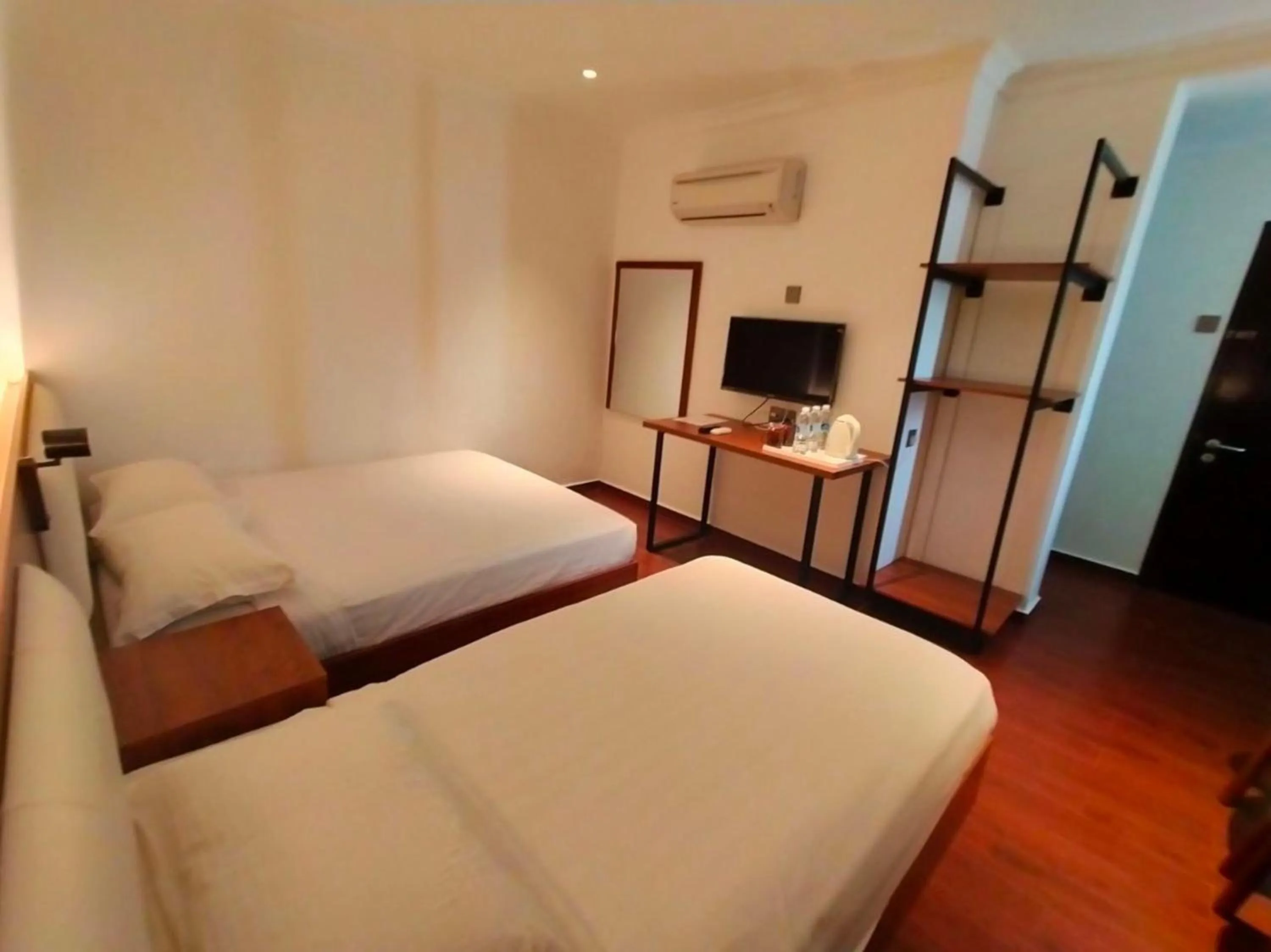 Bedroom, Bed in Hotel O GHC Near Penang Street Art Formerly Queen City Hotel