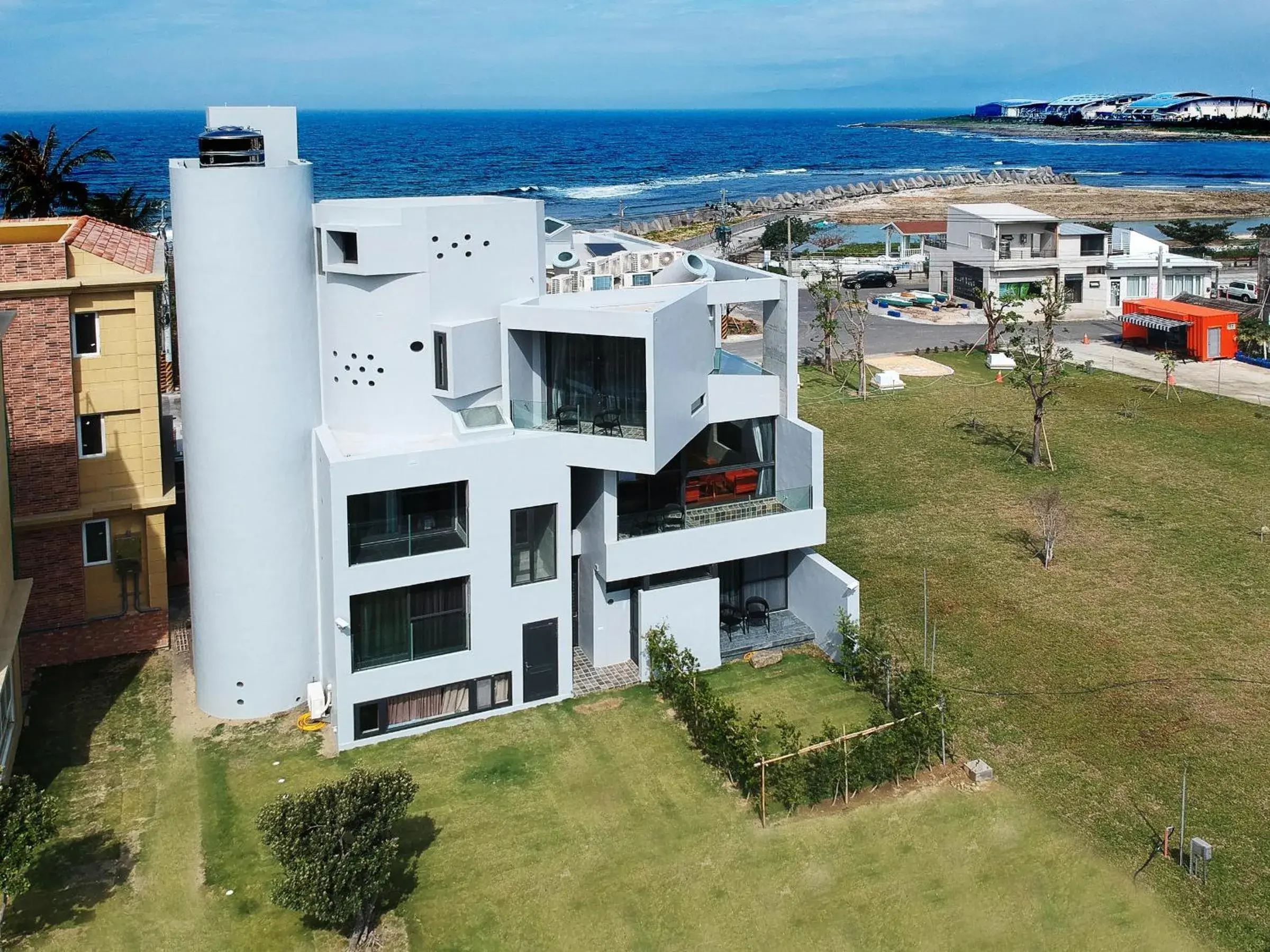 Property building in FaHaus Property building in FaHaus