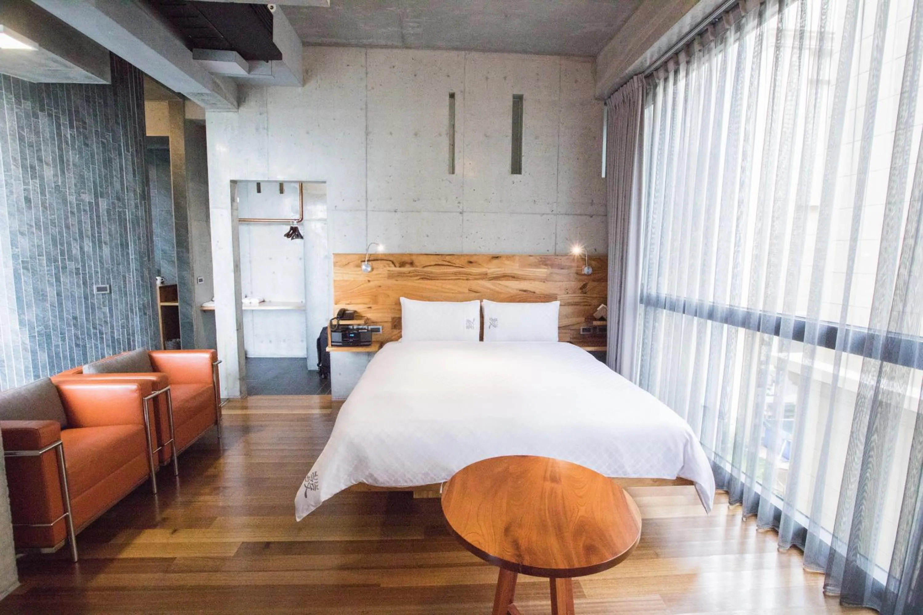 Photo of the whole room, Bed in FaHaus