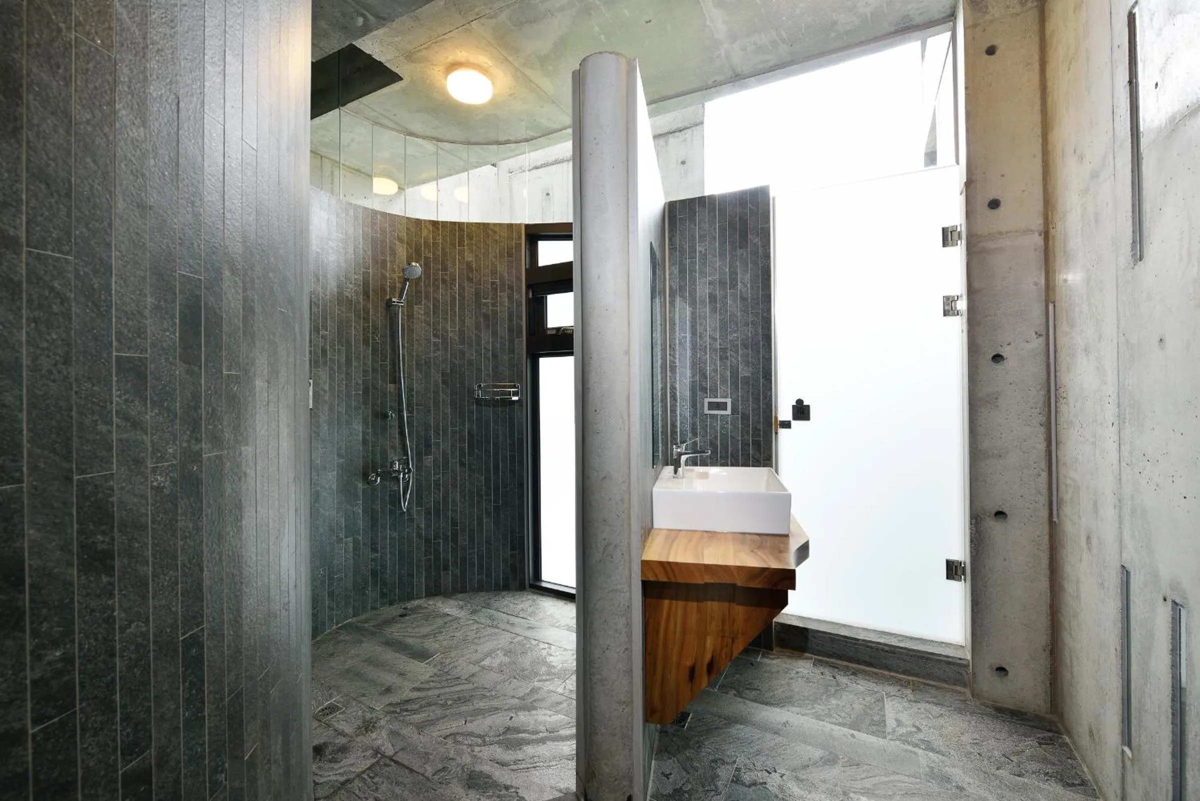 Shower in FaHaus