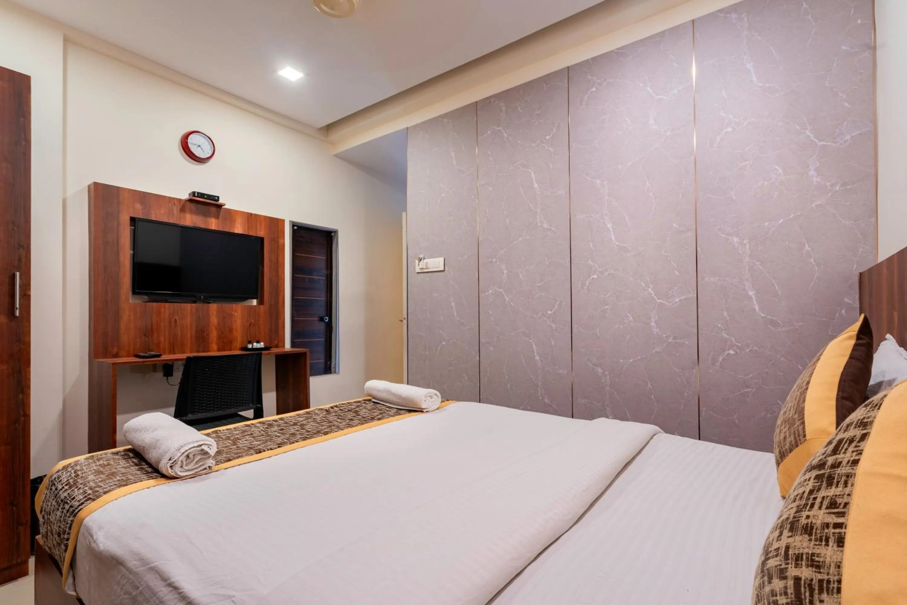 Communal lounge/ TV room, Bed in Prime Palace Hotel - MG Road