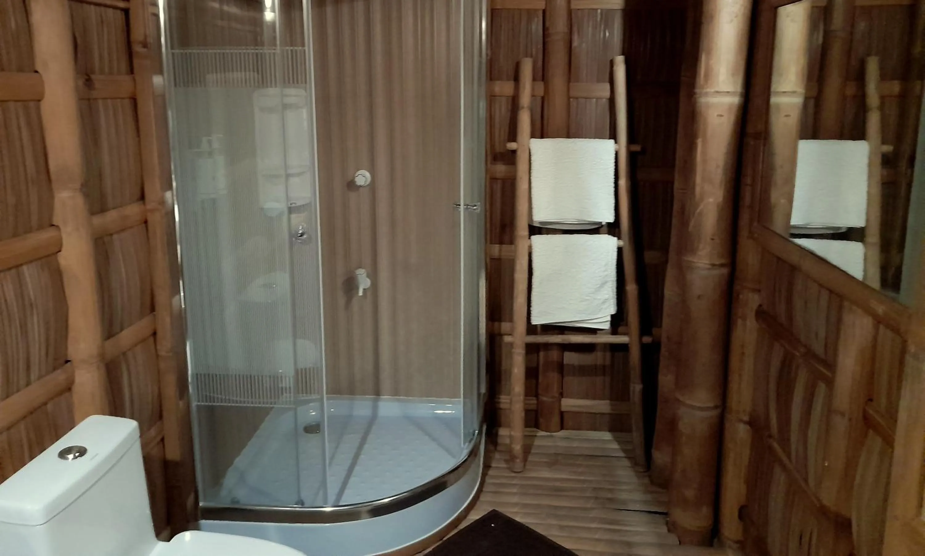 Bathroom in Kookoo's nest eco-lodge