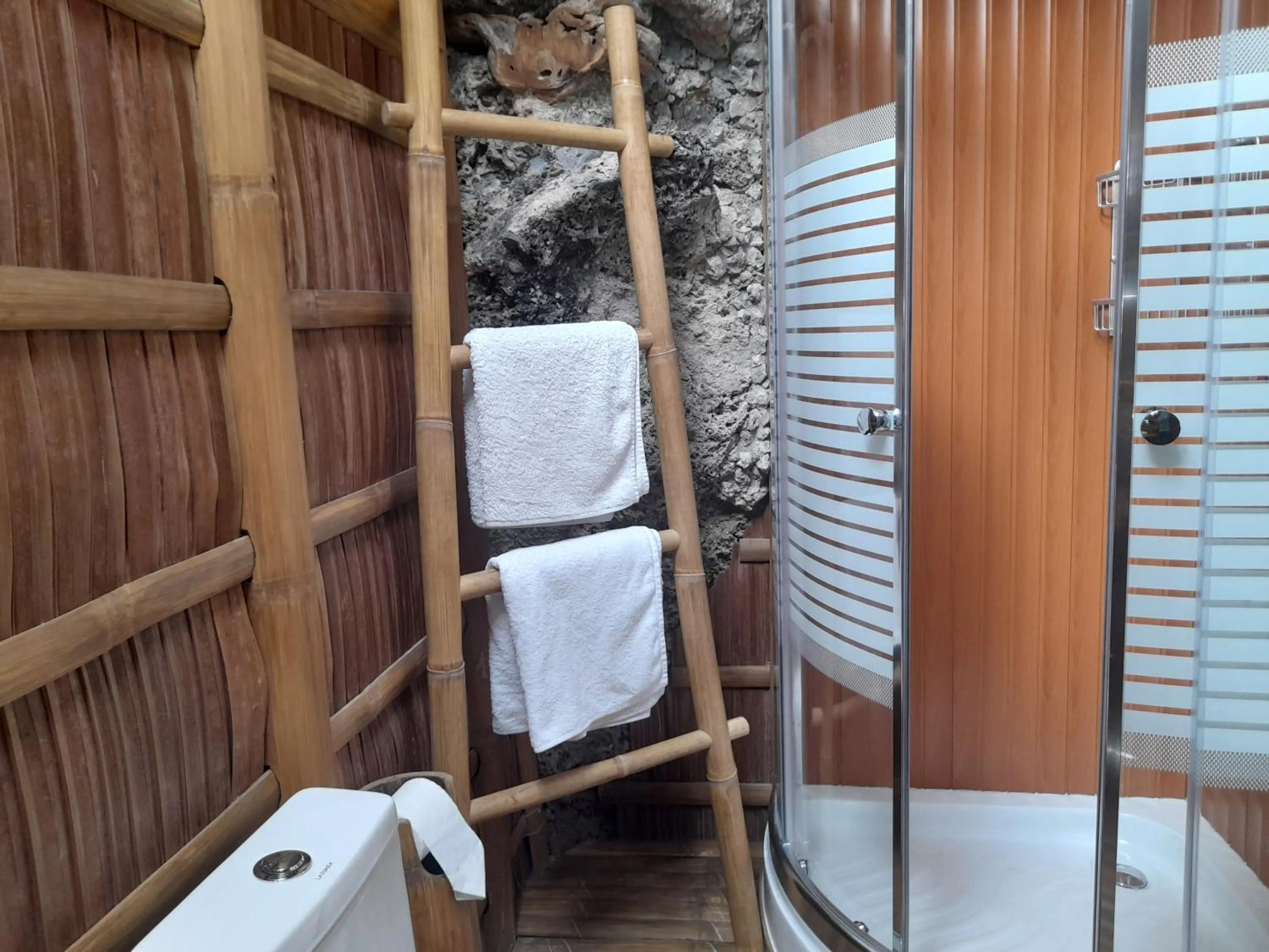 Shower in Kookoo's nest eco-lodge