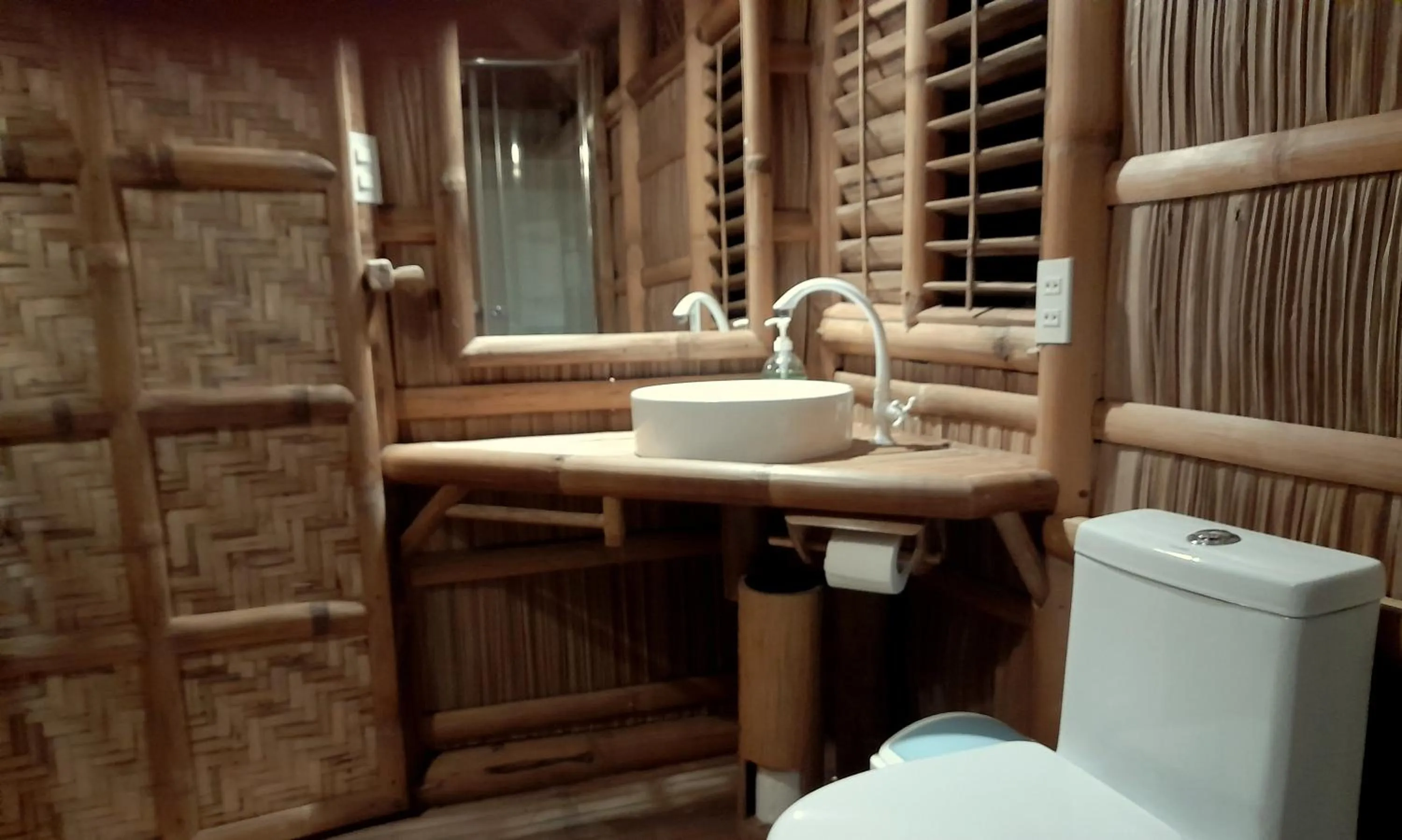 Bathroom in Kookoo's nest eco-lodge