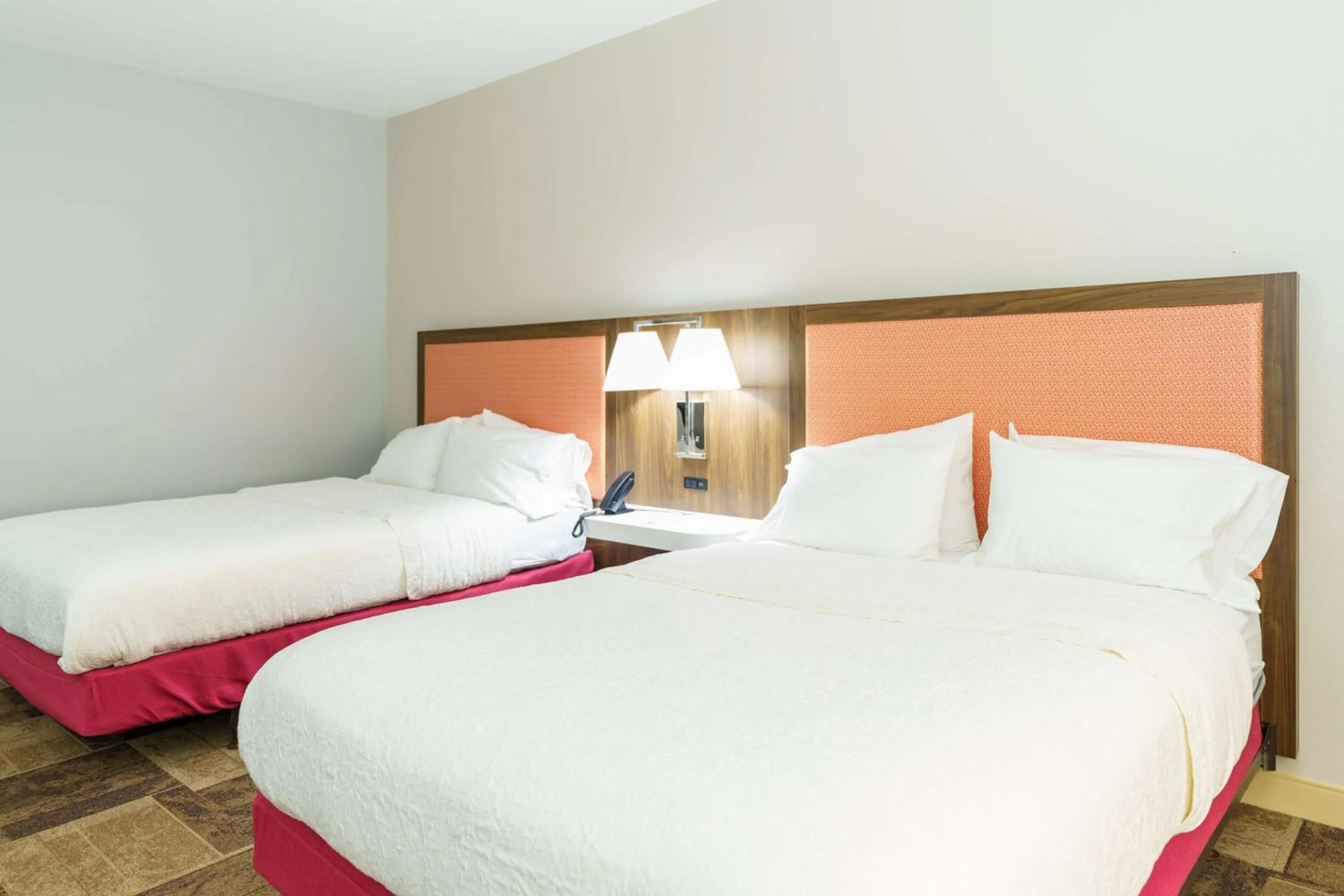 Bed in Hampton Inn Garden City