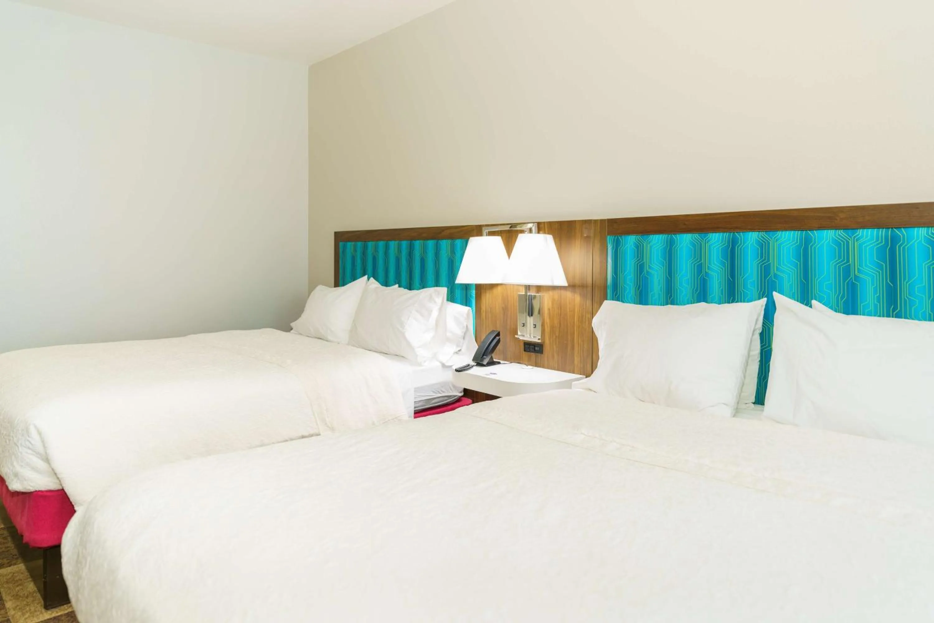 Bed in Hampton Inn Garden City