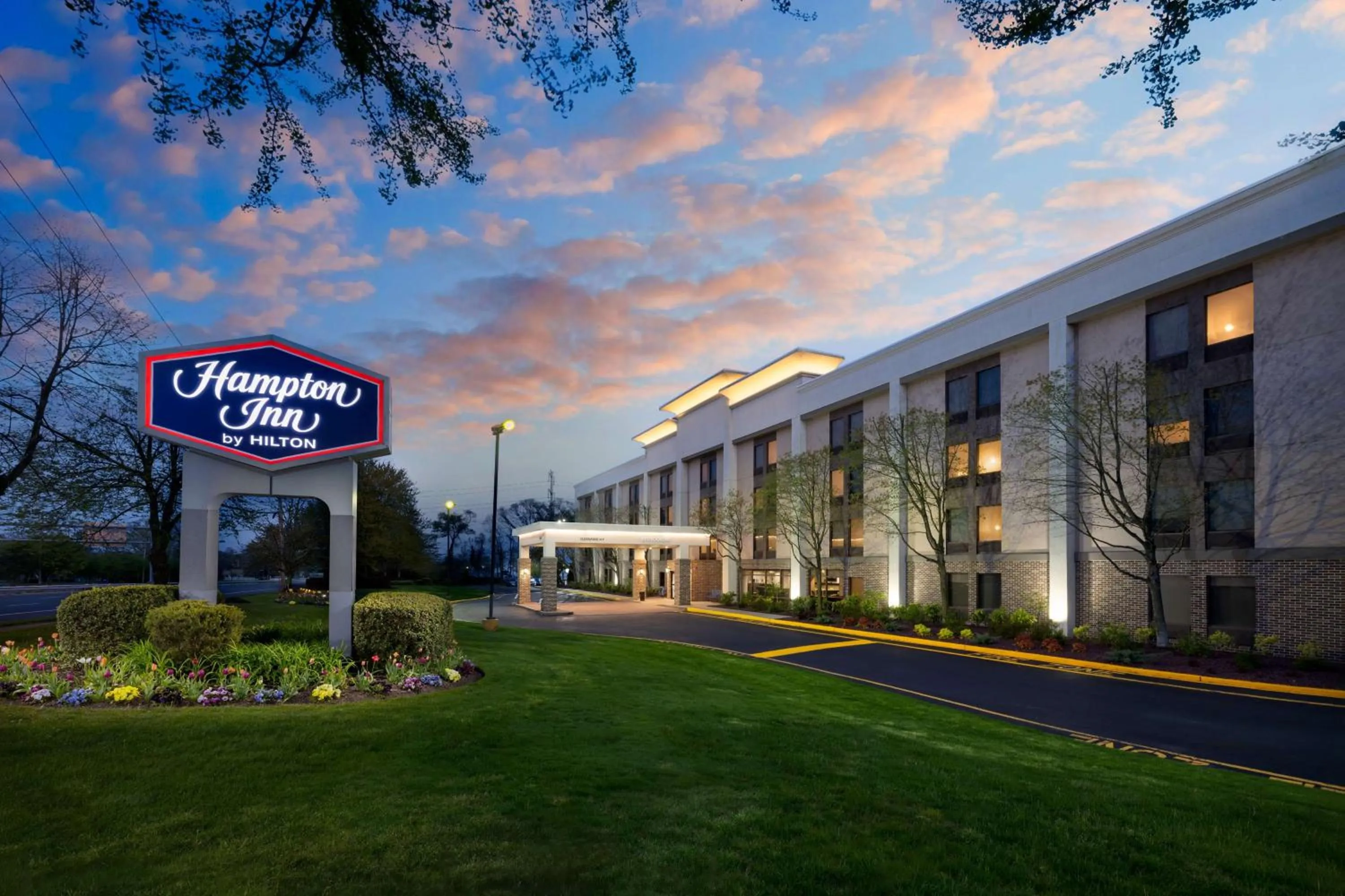 Property building in Hampton Inn Long Island/Islandia