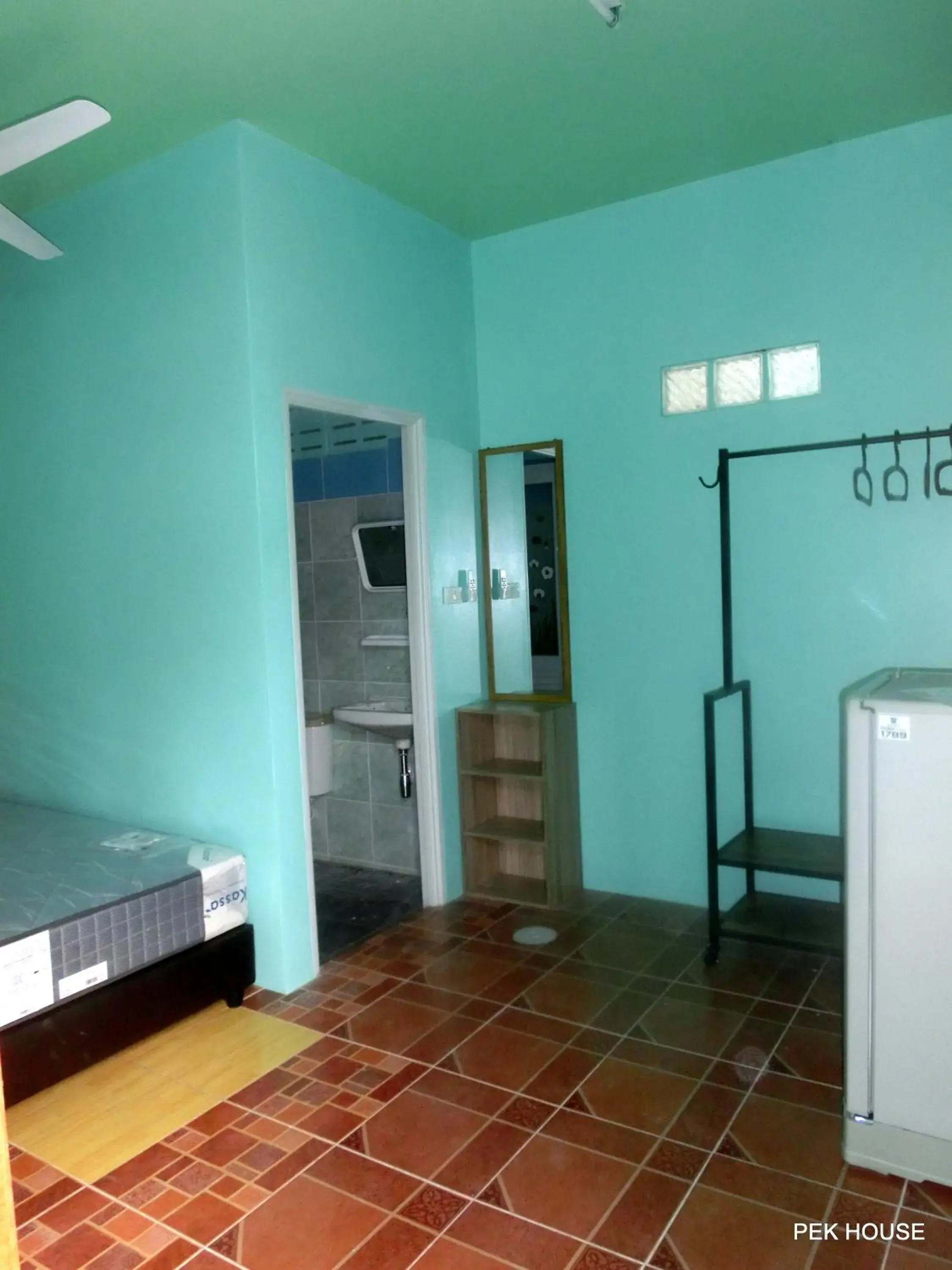 Photo of the whole room in Pek House Photo of the whole room in Pek House