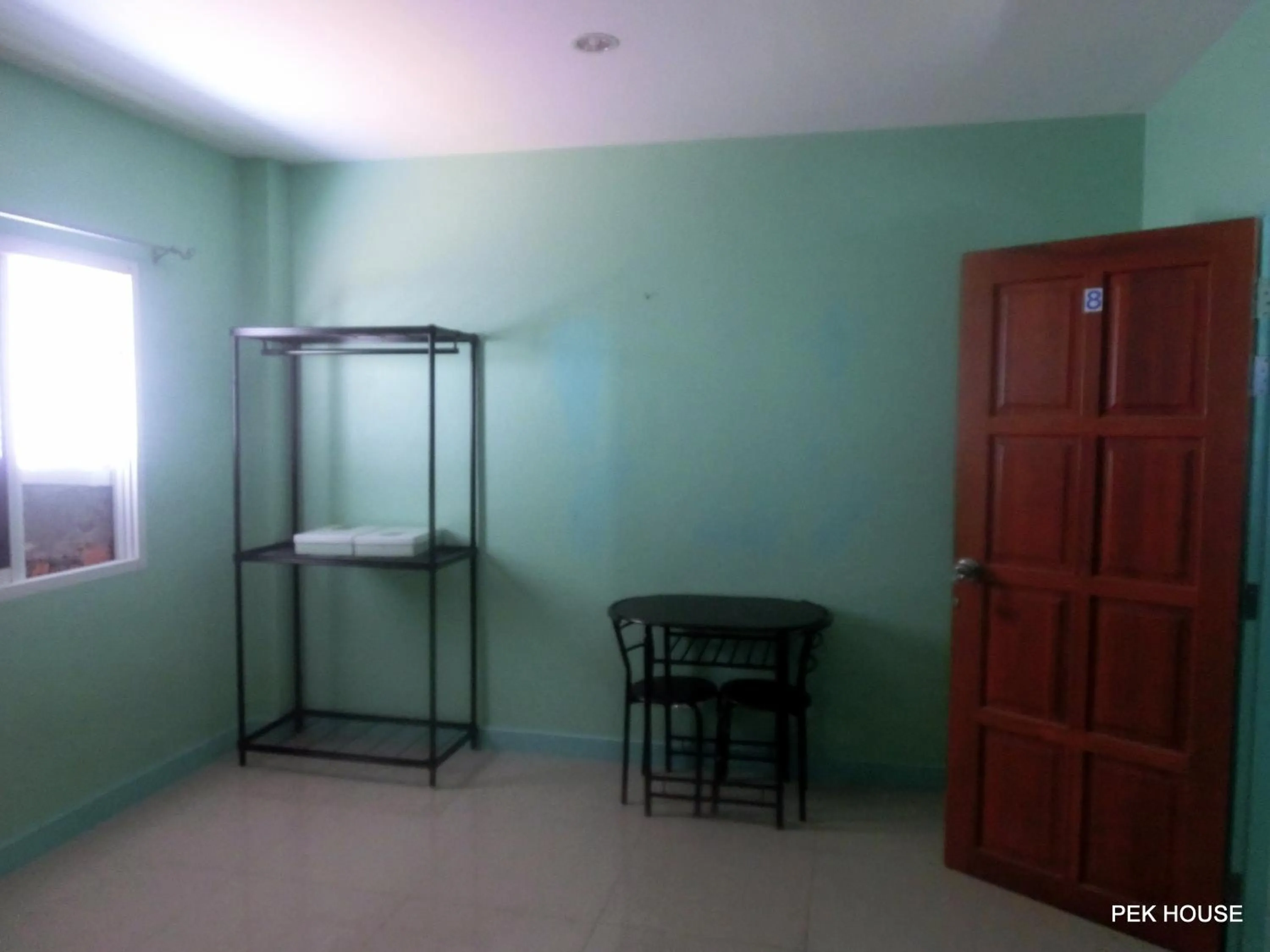 Photo of the whole room in Pek House