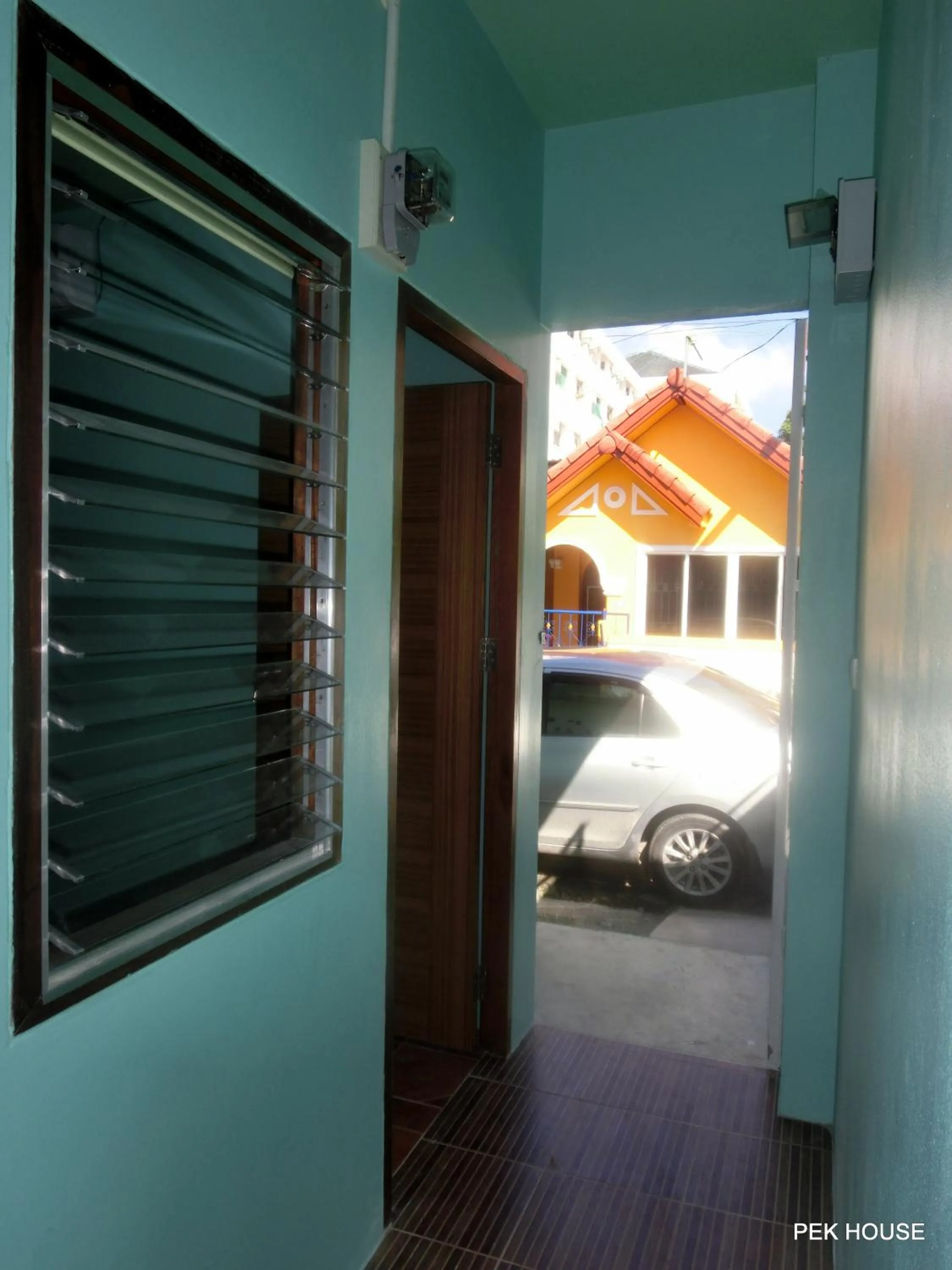 Facade/entrance, Bed in Pek House
