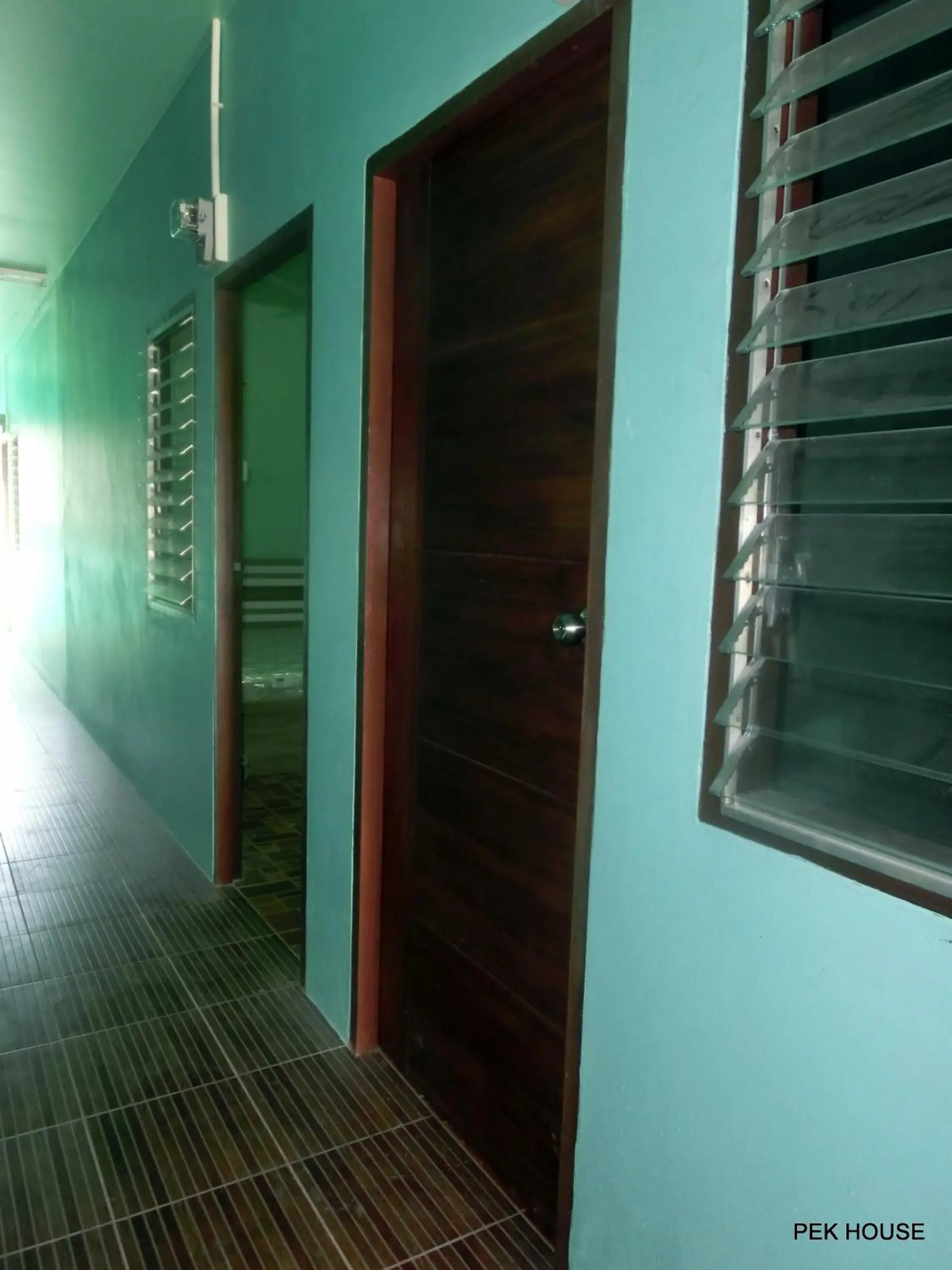 Facade/entrance in Pek House Facade/entrance in Pek House