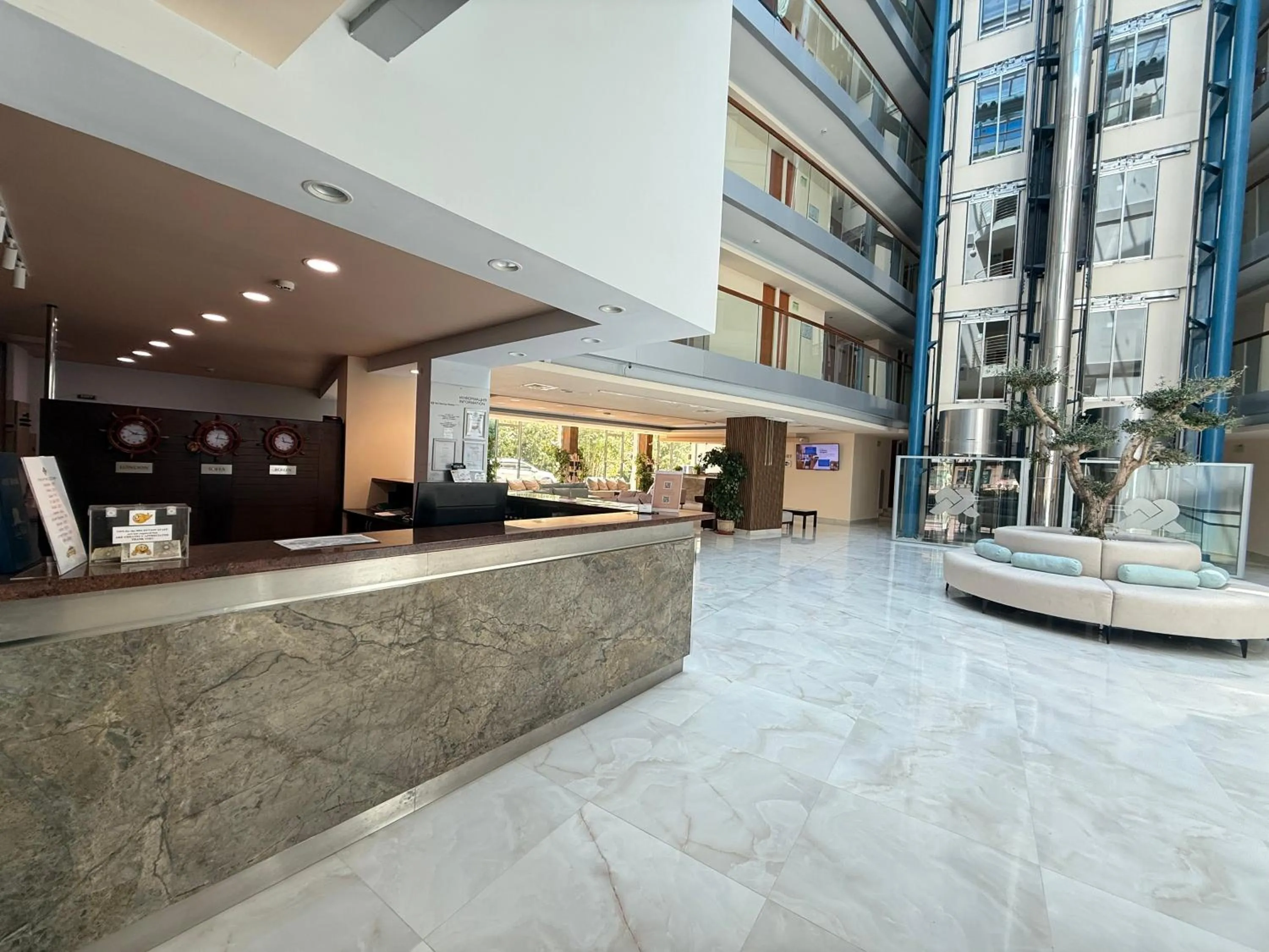 Lobby or reception in Sol Marina Palace Hotel - All Inclusive & Adults Only