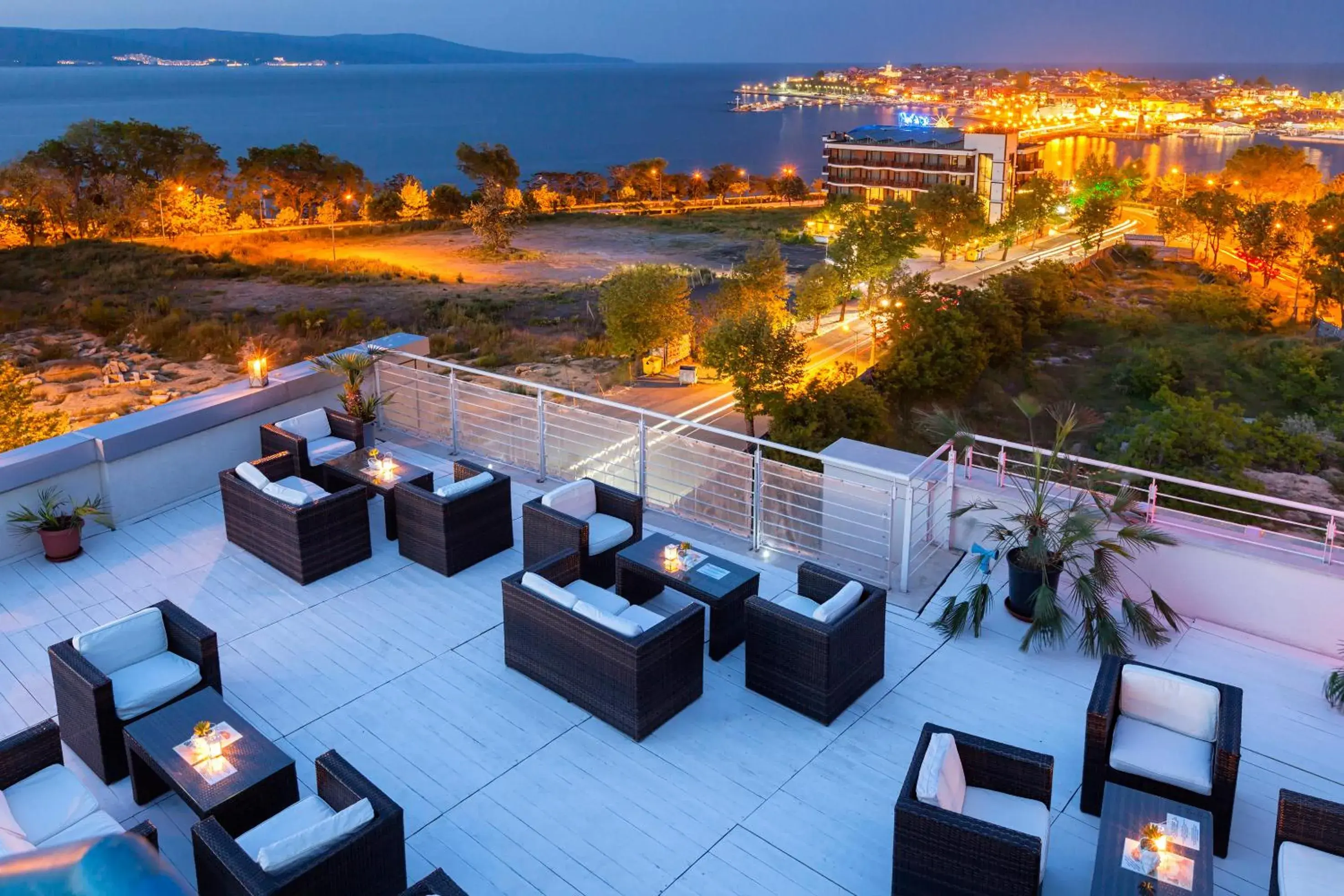 Lounge or bar in Hotel Marina Palace, Affiliated by Meliá Lounge or bar in Hotel Marina Palace, Affiliated by Meliá