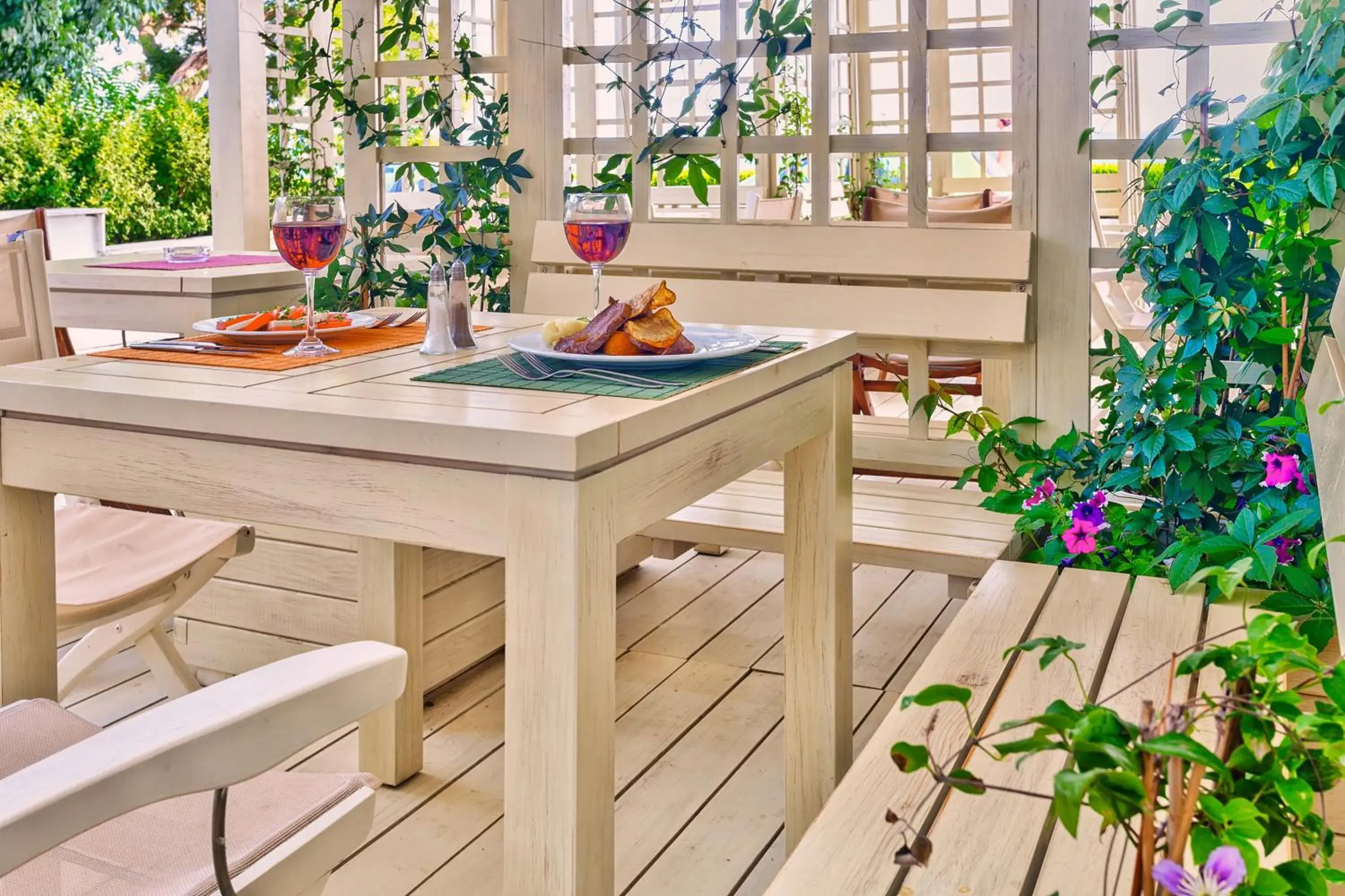 Restaurant/places to eat in Hotel Marina Palace, Affiliated by Meliá Restaurant/places to eat in Hotel Marina Palace, Affiliated by Meliá