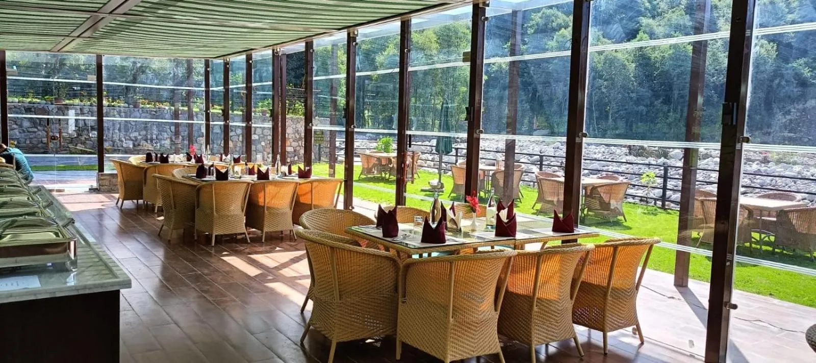 Restaurant/places to eat in Span Resort and Spa, Manali