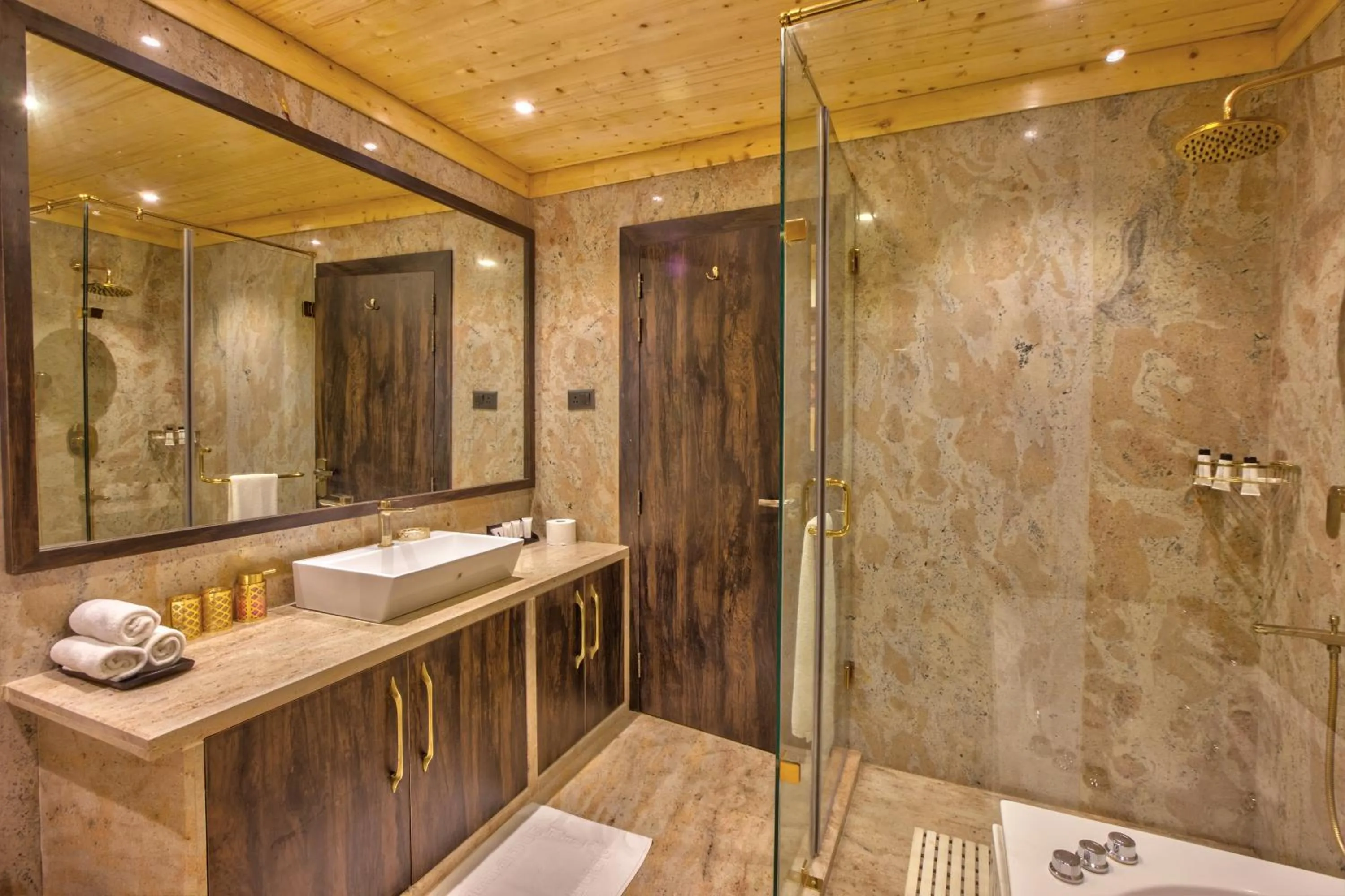 Bathroom in Span Resort and Spa, Manali