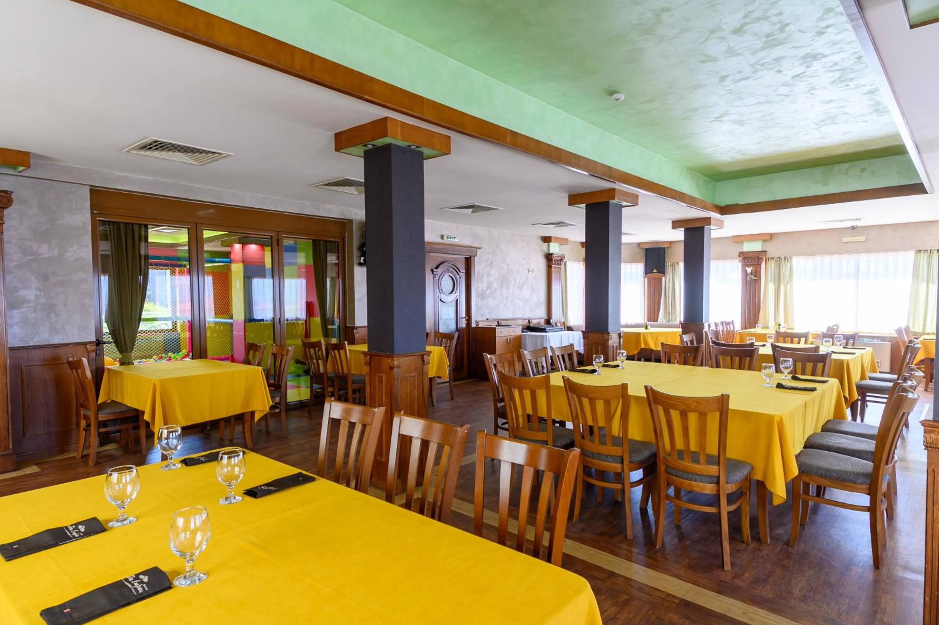 Restaurant/places to eat in Spa Hotel Ezeretz Blagoevgrad