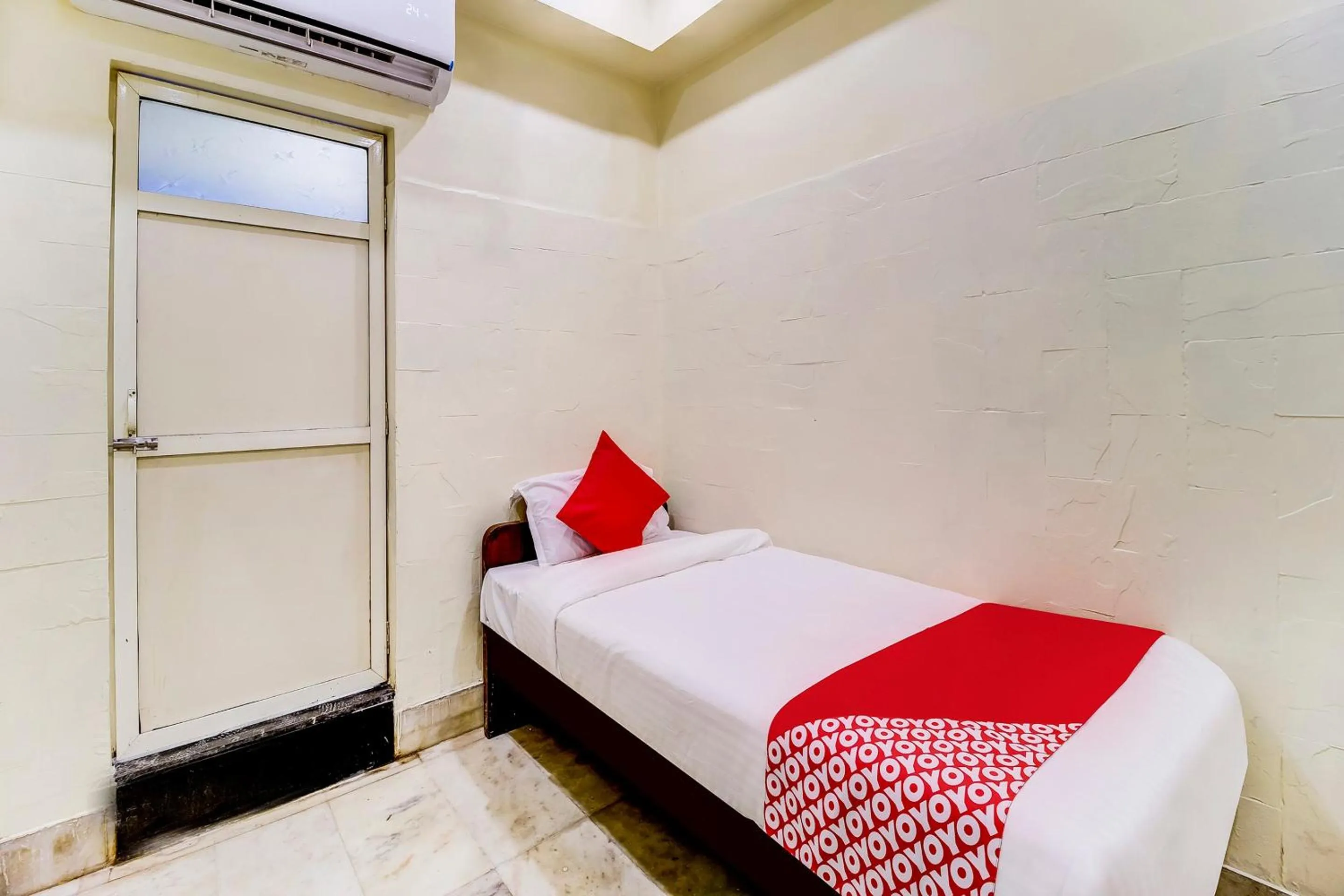 Bedroom, Bed in Super Hotel O Dreamland