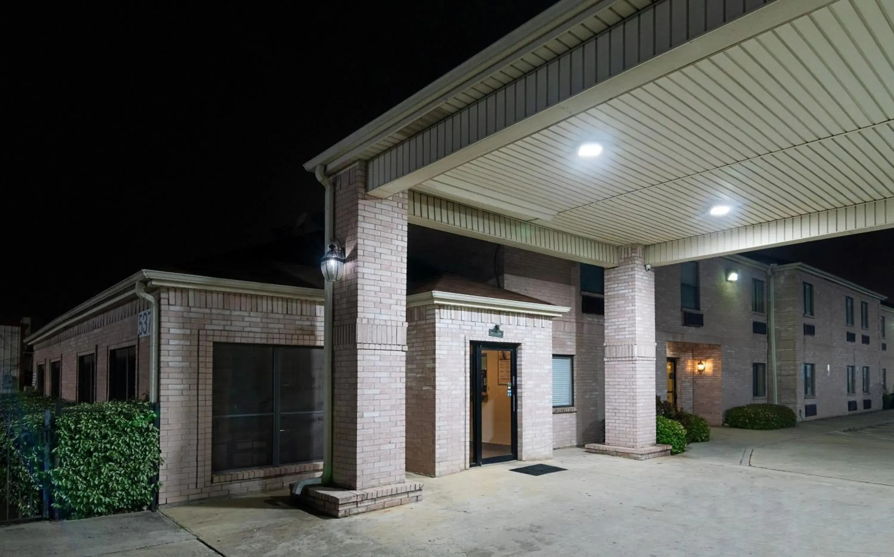 Property building, Facade/Entrance in Red Roof Inn Fort Worth - Saginaw