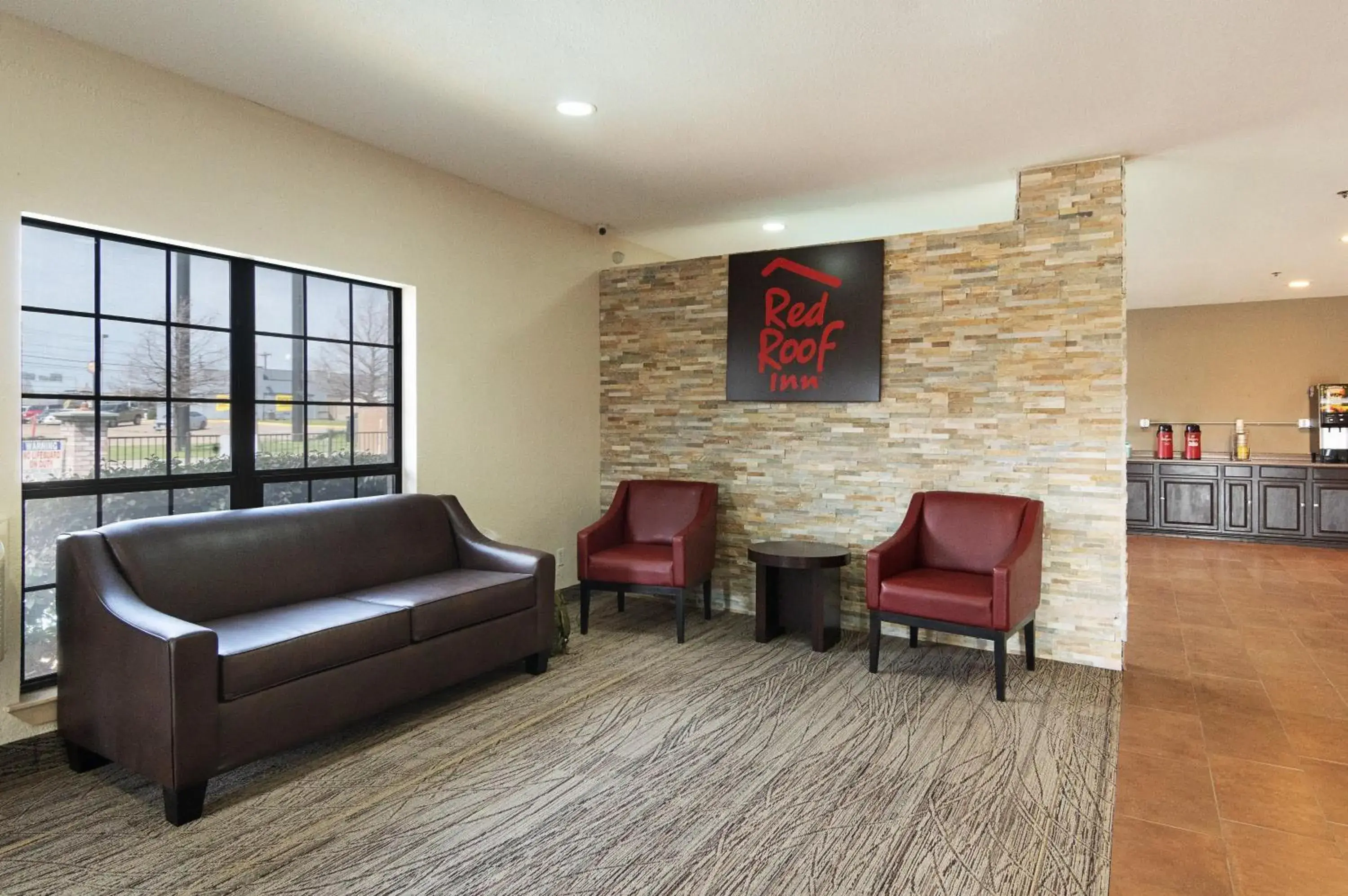 Lobby or reception, Lounge/Bar in Red Roof Inn Fort Worth - Saginaw