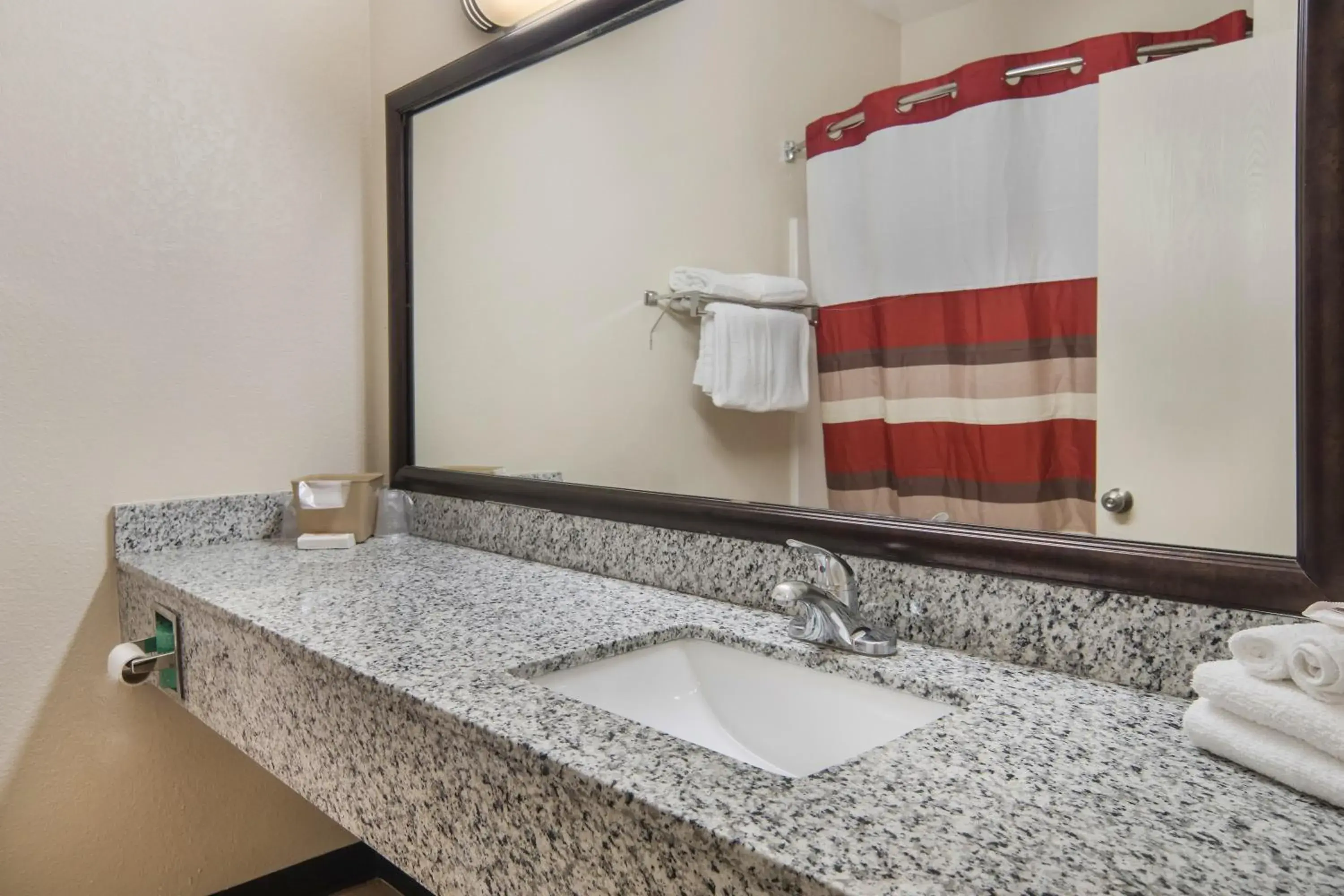 Bathroom in Red Roof Inn Fort Worth - Saginaw