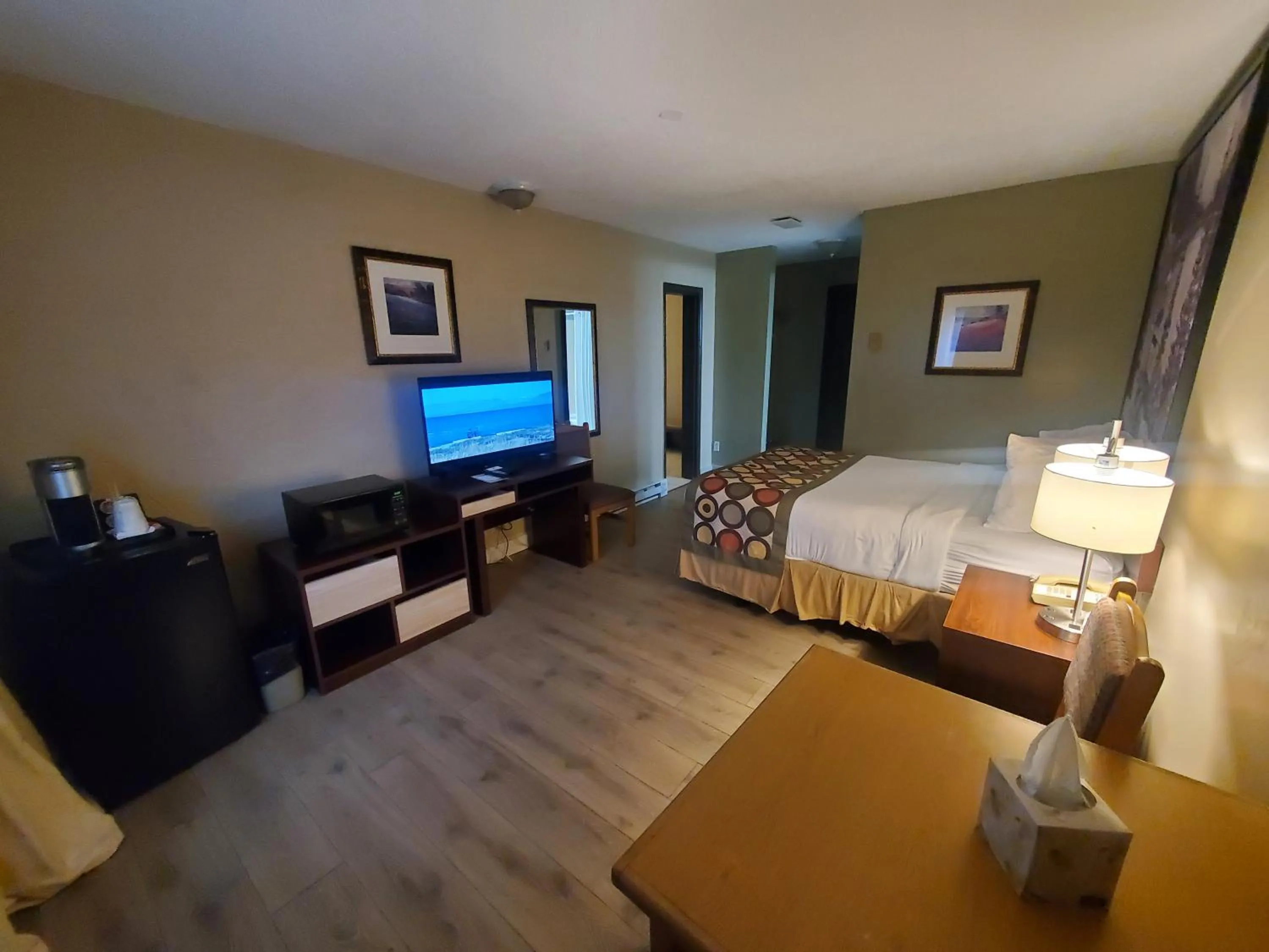 Bedroom, Bed in Super 8 by Wyndham Duncan