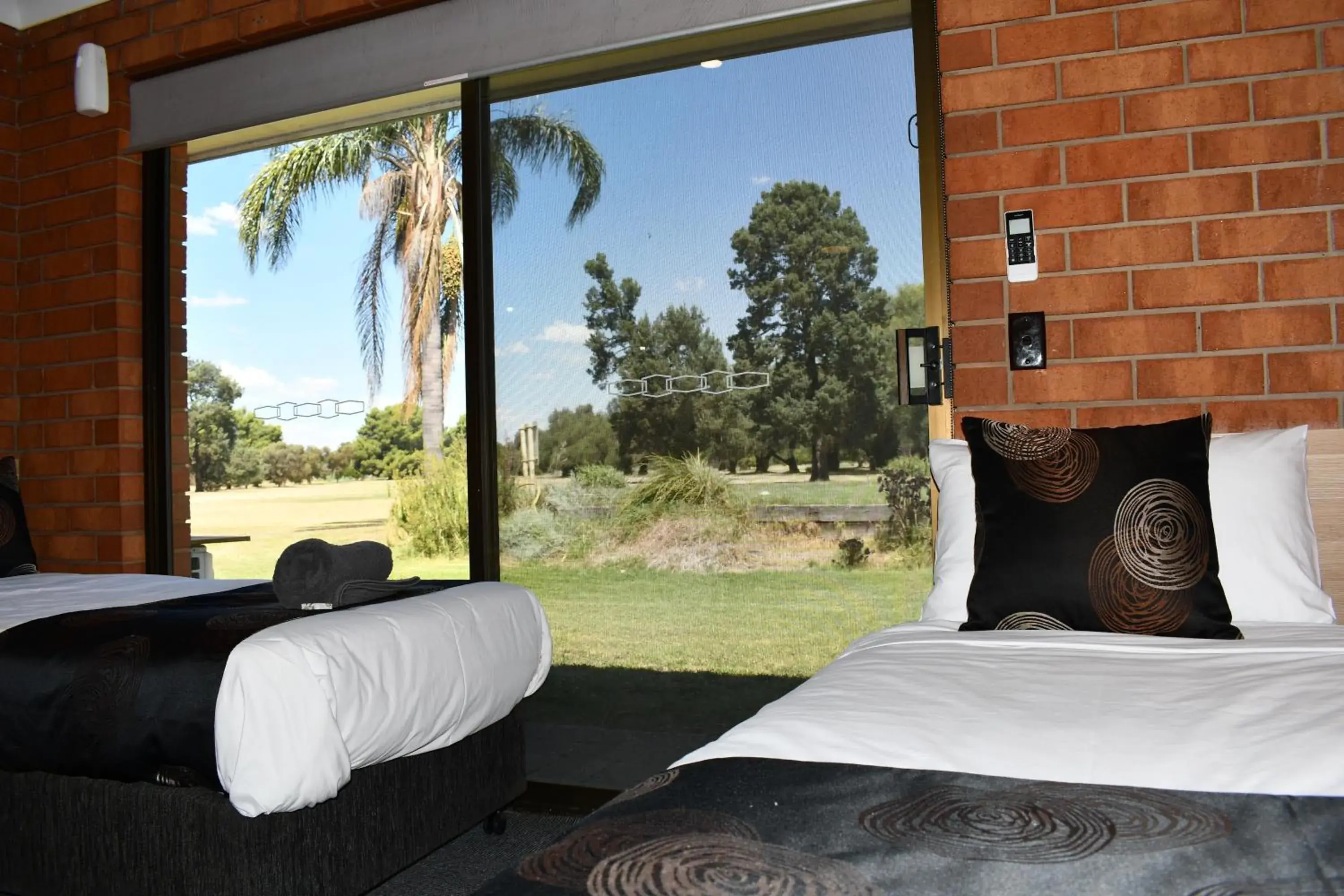 Basic Triple Room in Berrigan Motel Basic Triple Room in Berrigan Motel