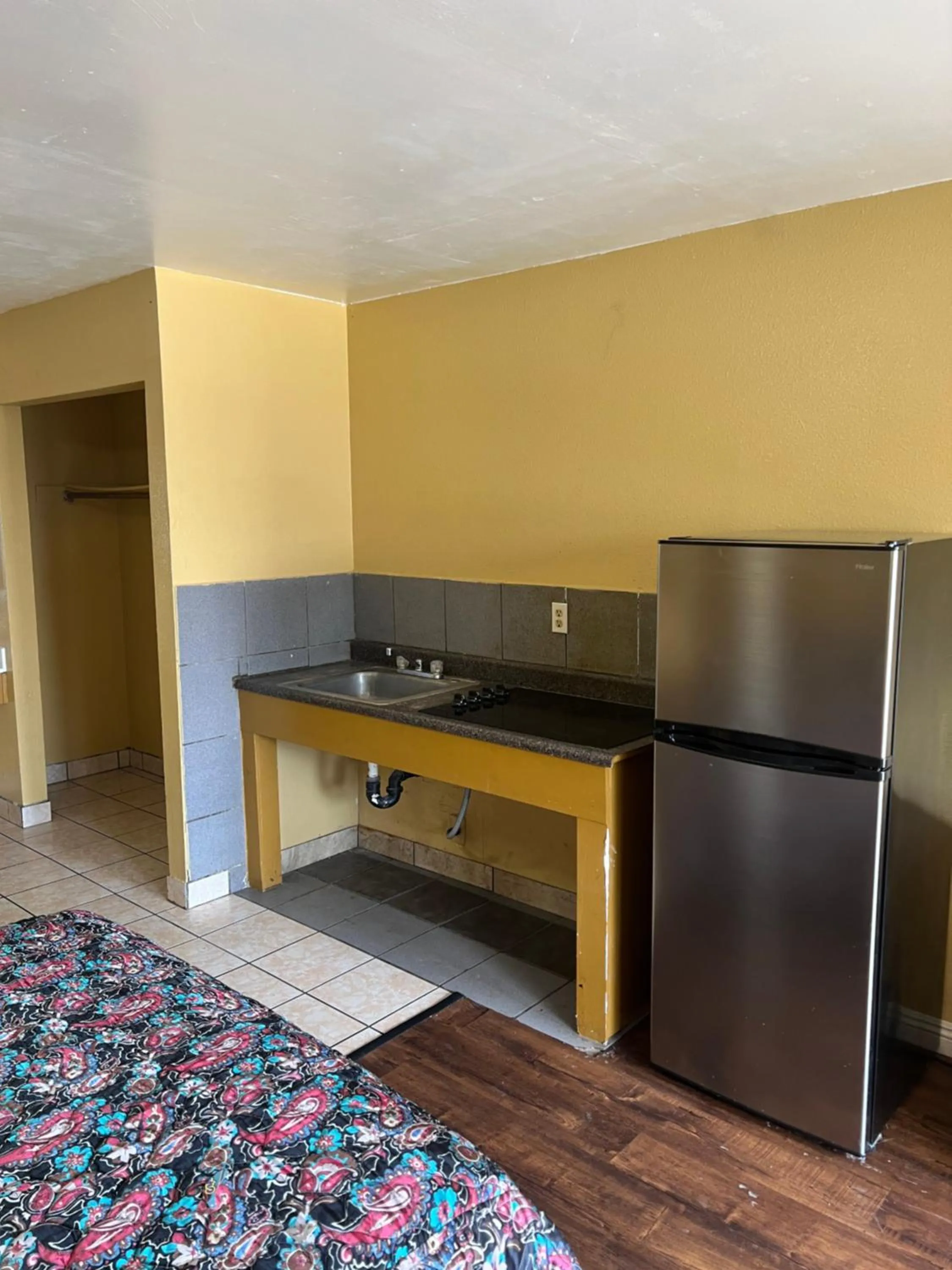 Kitchen or kitchenette in Sunpark Inn & Suites