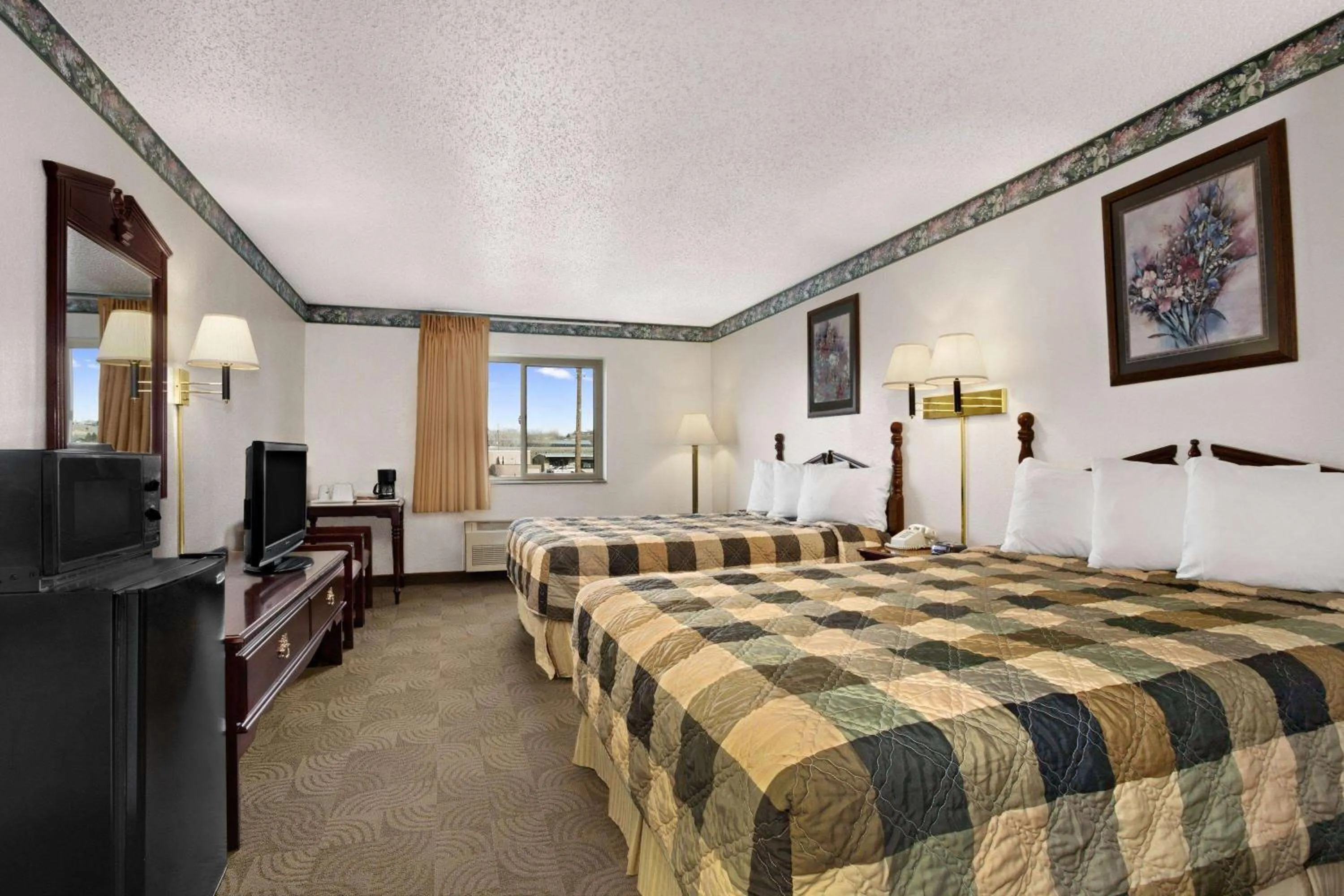 Photo of the whole room, Bed in Days Inn by Wyndham Sheridan