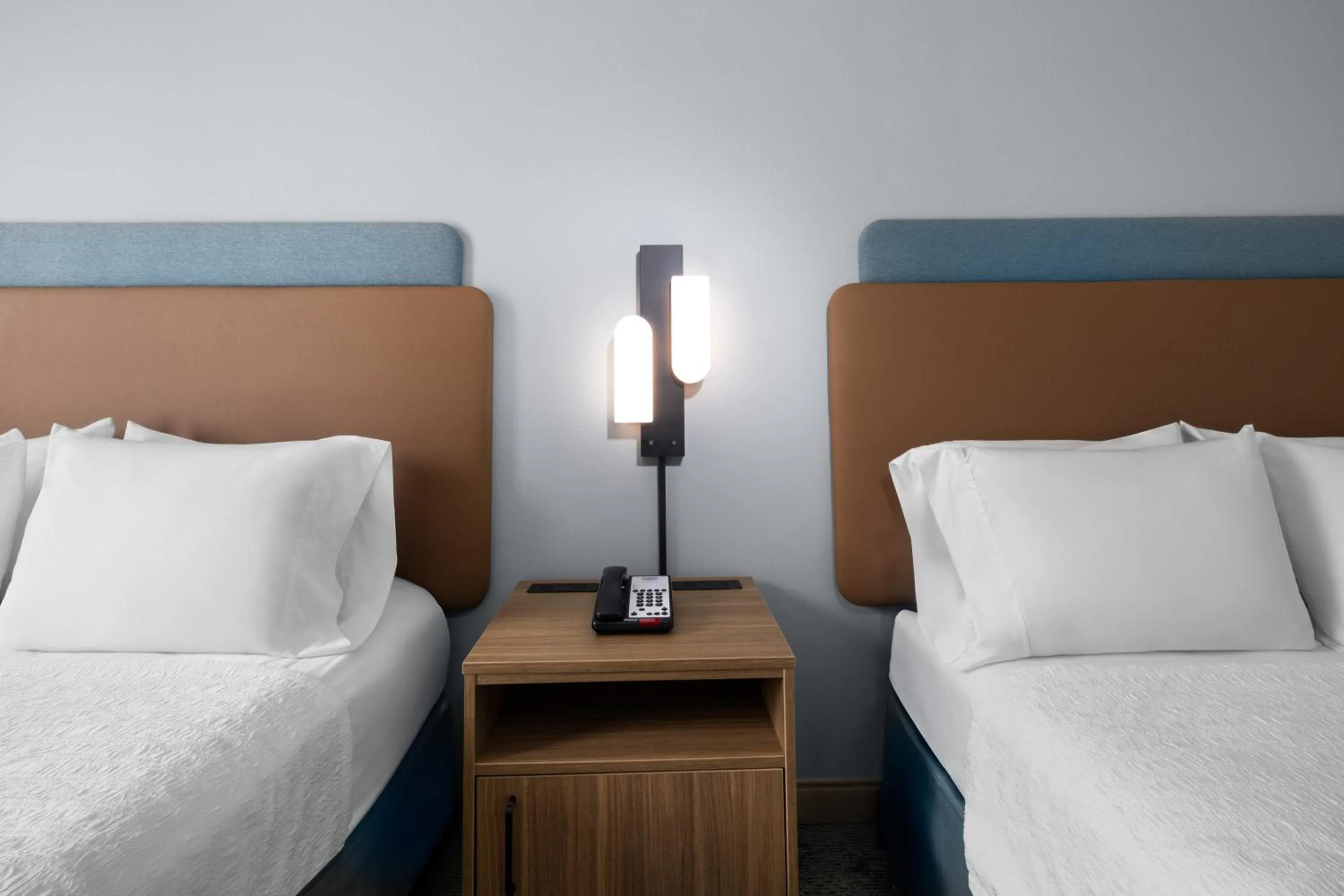 Guests, Bed in Hampton Inn Murrells Inlet/Myrtle Beach Area