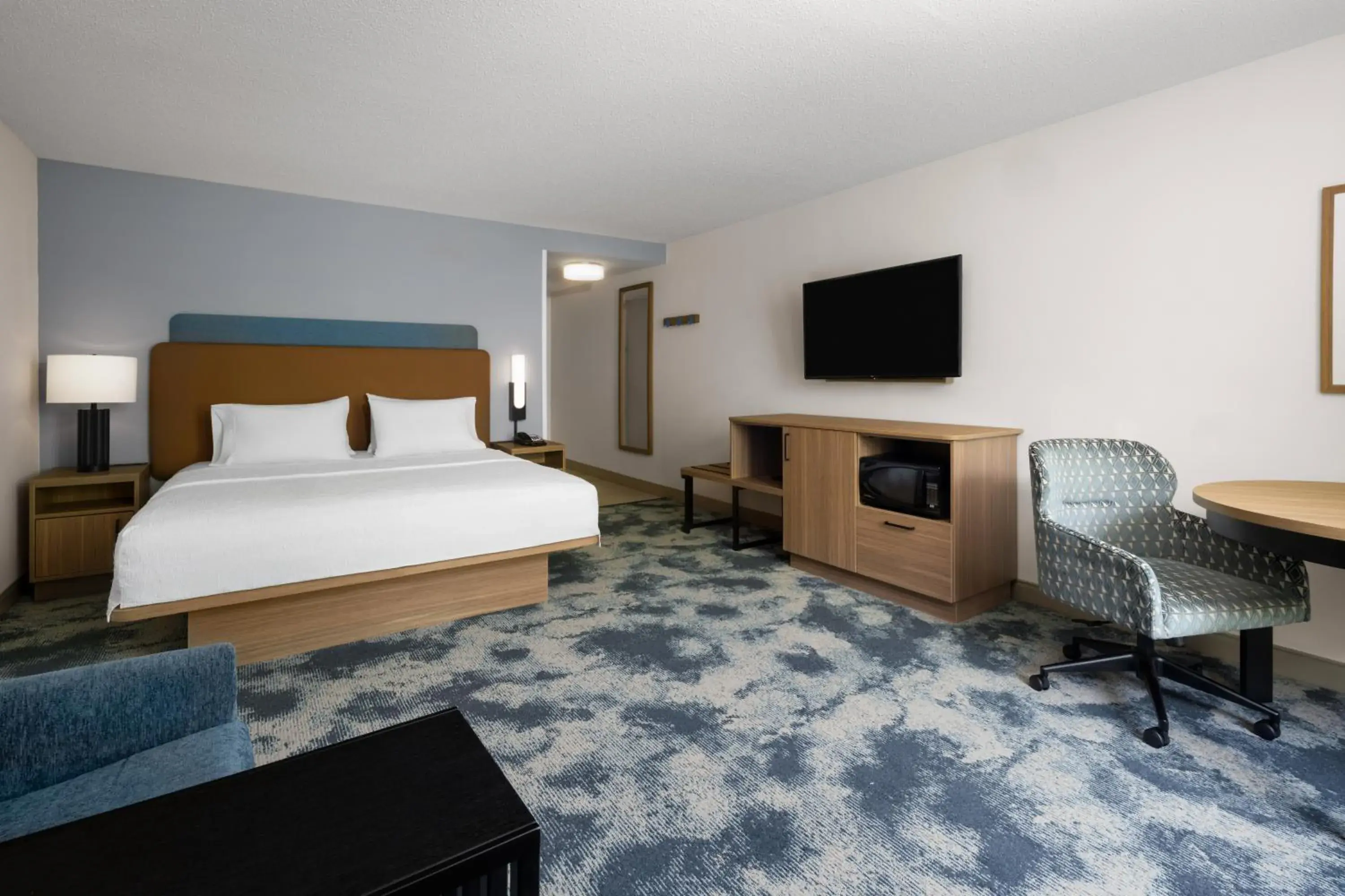 Guests, Bed in Hampton Inn Murrells Inlet/Myrtle Beach Area Guests, Bed in Hampton Inn Murrells Inlet/Myrtle Beach Area